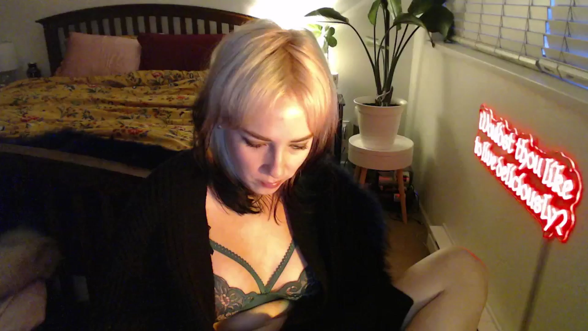 Gallery image thumbnail from NahlaHoney's myfreecams stream on, 03/18/2025, 02:49 image 17 of 20