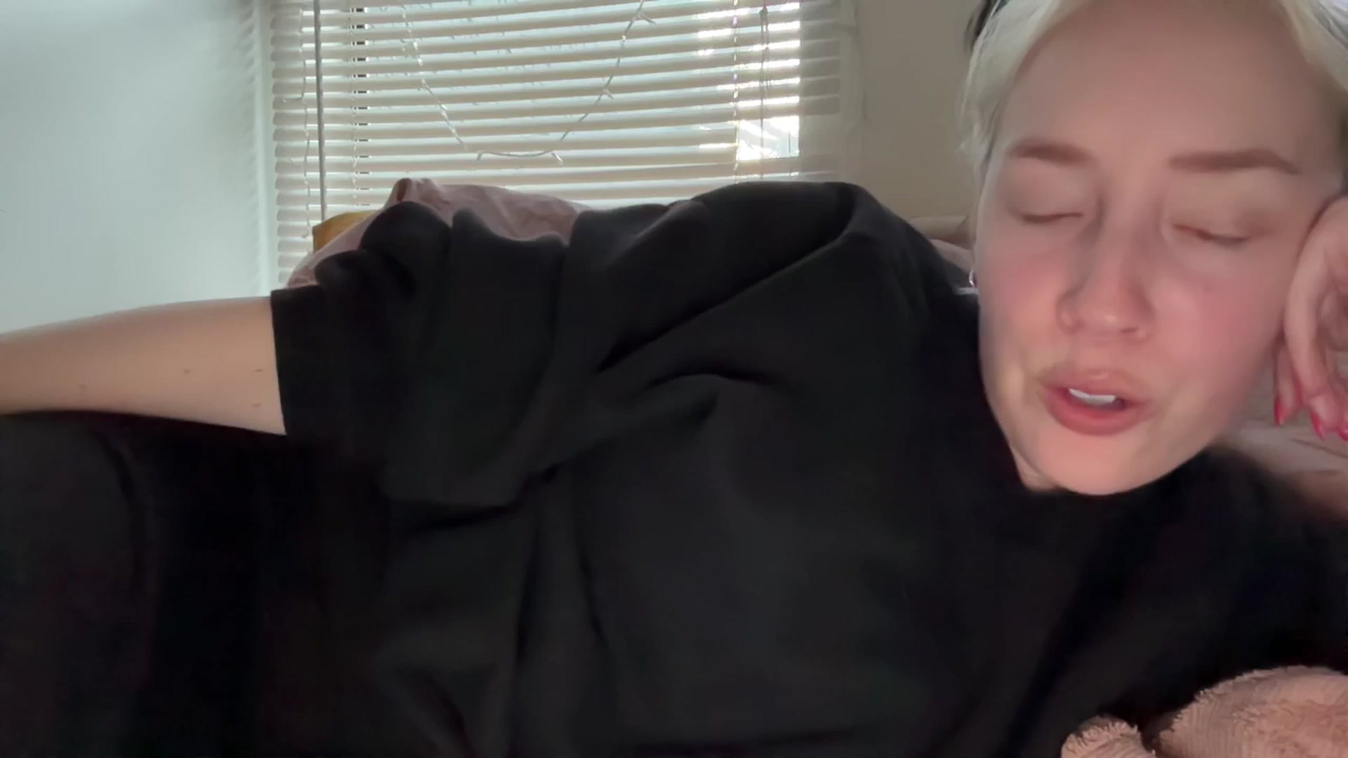 Gallery image thumbnail from NahlaHoney's myfreecams stream on, 03/26/2025, 02:48 image 16 of 20