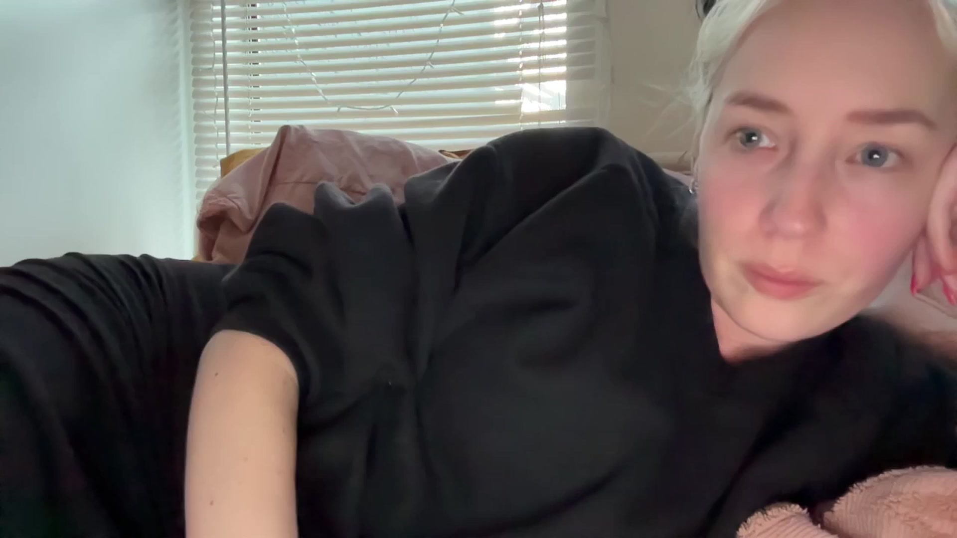 Gallery image thumbnail from NahlaHoney's myfreecams stream on, 03/26/2025, 02:48 image 15 of 20