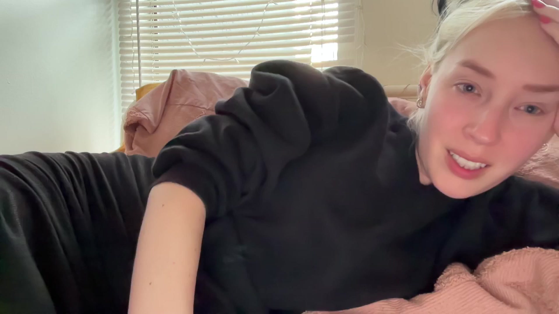 Gallery image thumbnail from NahlaHoney's myfreecams stream on, 03/26/2025, 02:48 image 11 of 20