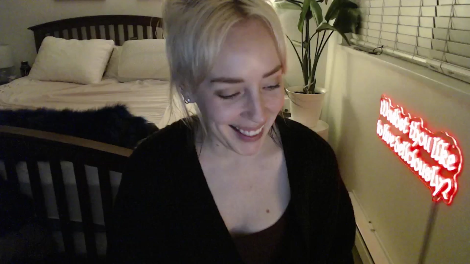 Gallery image thumbnail from NahlaHoney's myfreecams stream on, 03/27/2025, 03:30 image 6 of 20