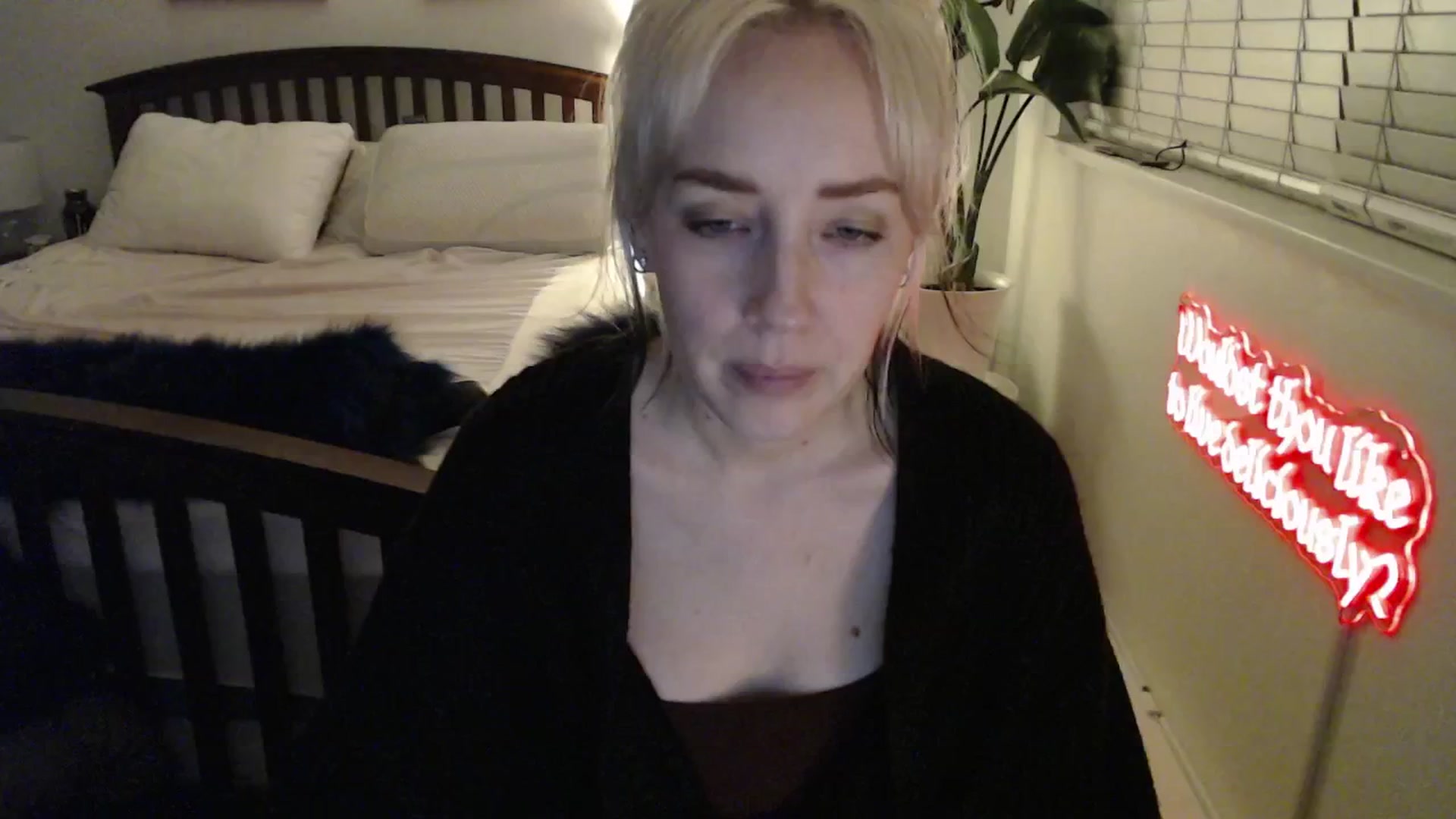 Gallery image thumbnail from NahlaHoney's myfreecams stream on, 03/27/2025, 03:30 image 5 of 20