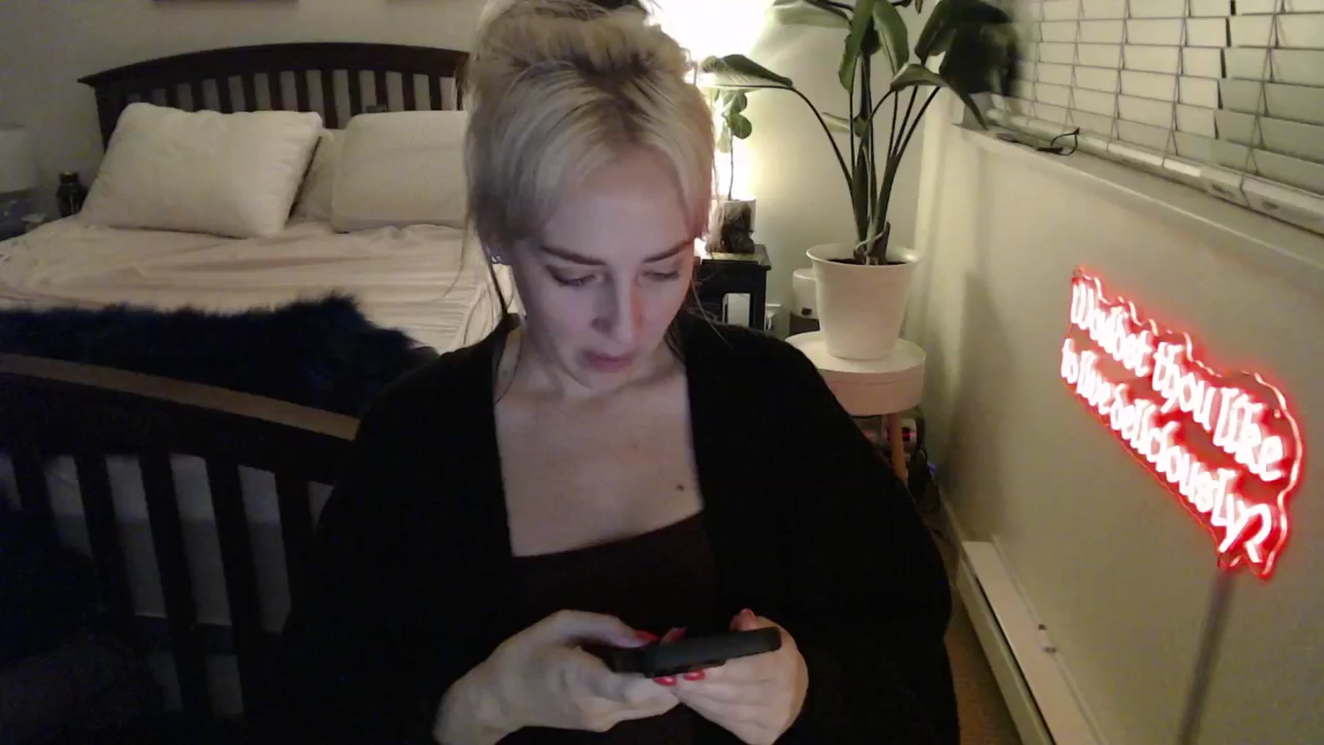 Gallery image thumbnail from NahlaHoney's myfreecams stream on, 03/27/2025, 03:30 image 2 of 20