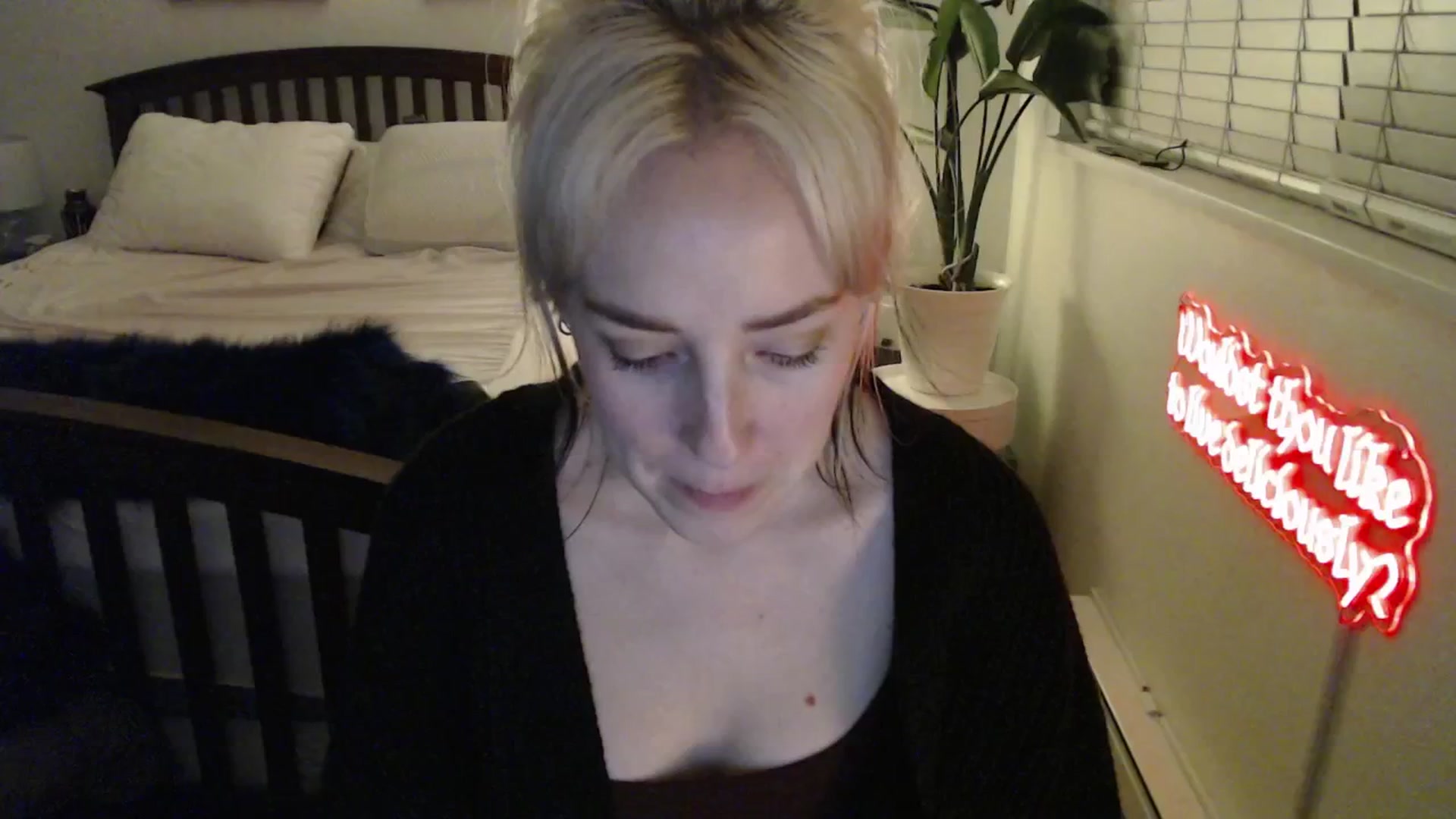 Gallery image thumbnail from NahlaHoney's myfreecams stream on, 03/27/2025, 03:30 image 8 of 20