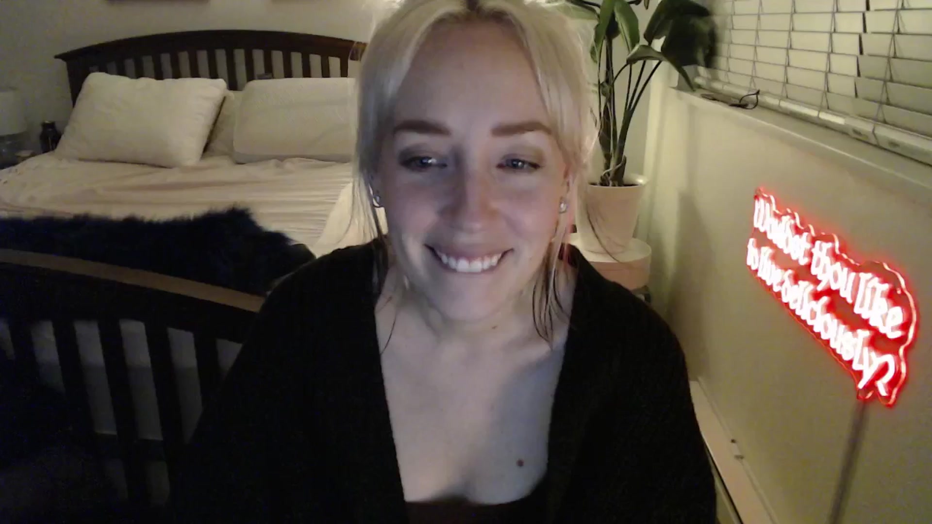 Gallery image thumbnail from NahlaHoney's myfreecams stream on, 03/27/2025, 03:30 image 9 of 20