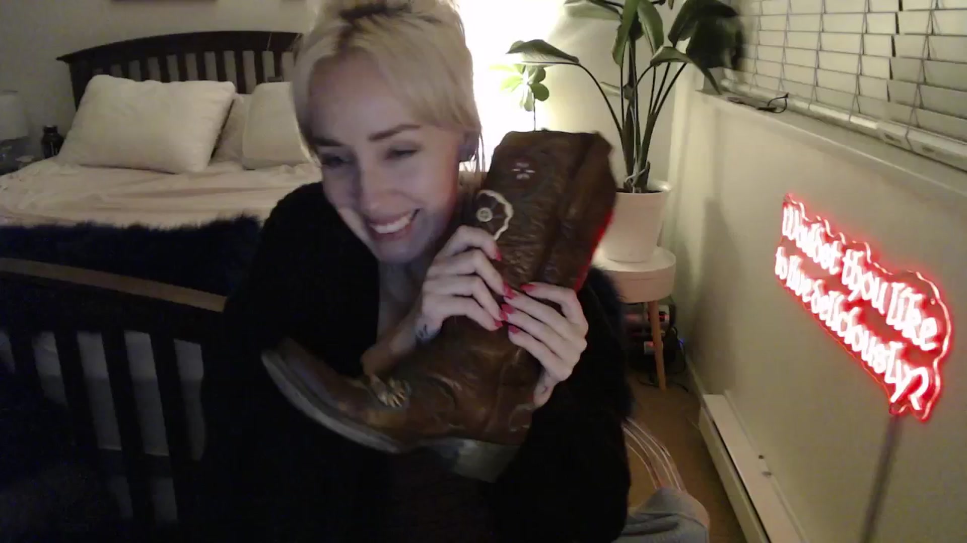 Gallery image thumbnail from NahlaHoney's myfreecams stream on, 03/27/2025, 03:30 image 4 of 20