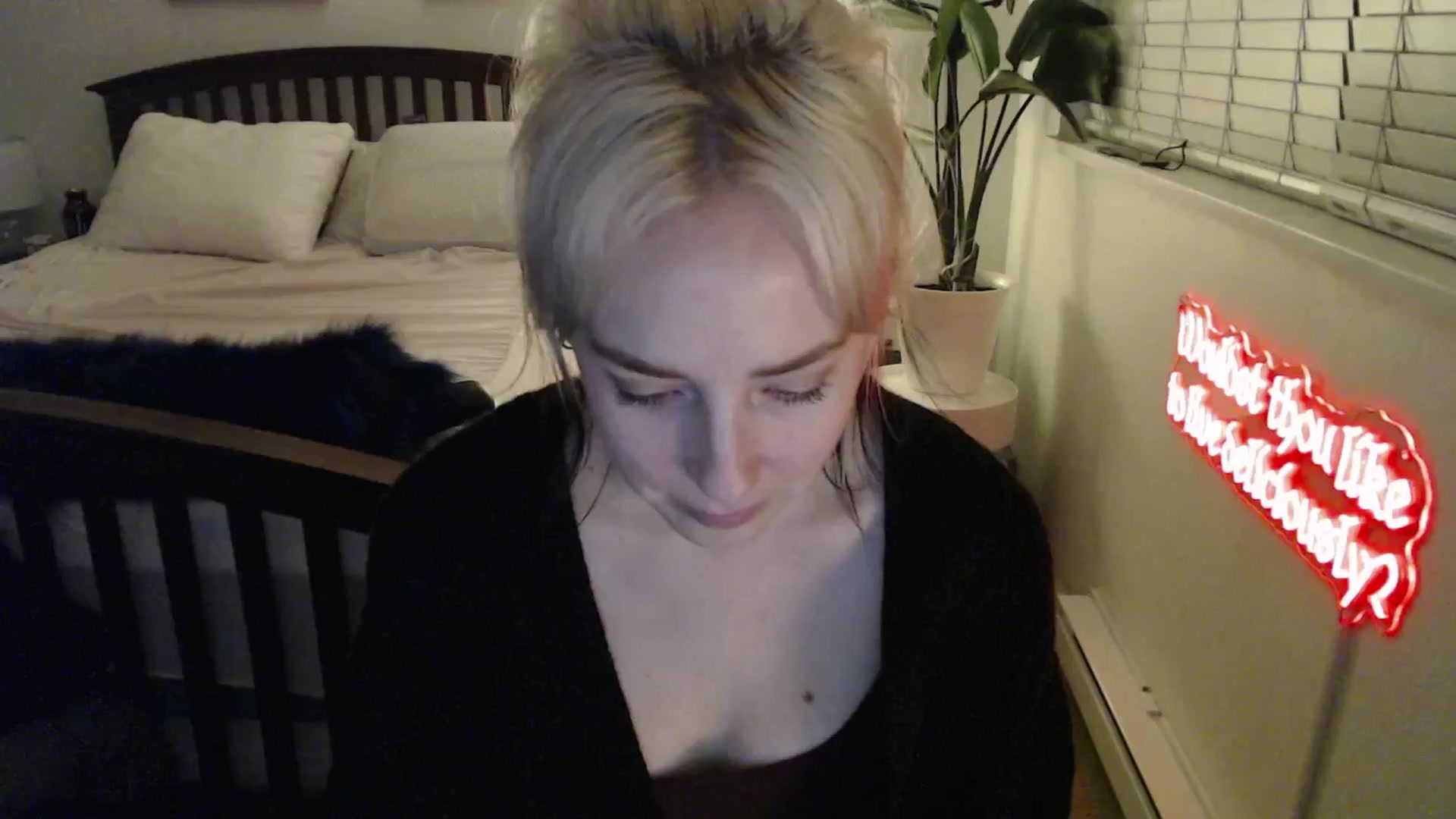 Gallery image thumbnail from NahlaHoney's myfreecams stream on, 03/27/2025, 03:30 image 7 of 20