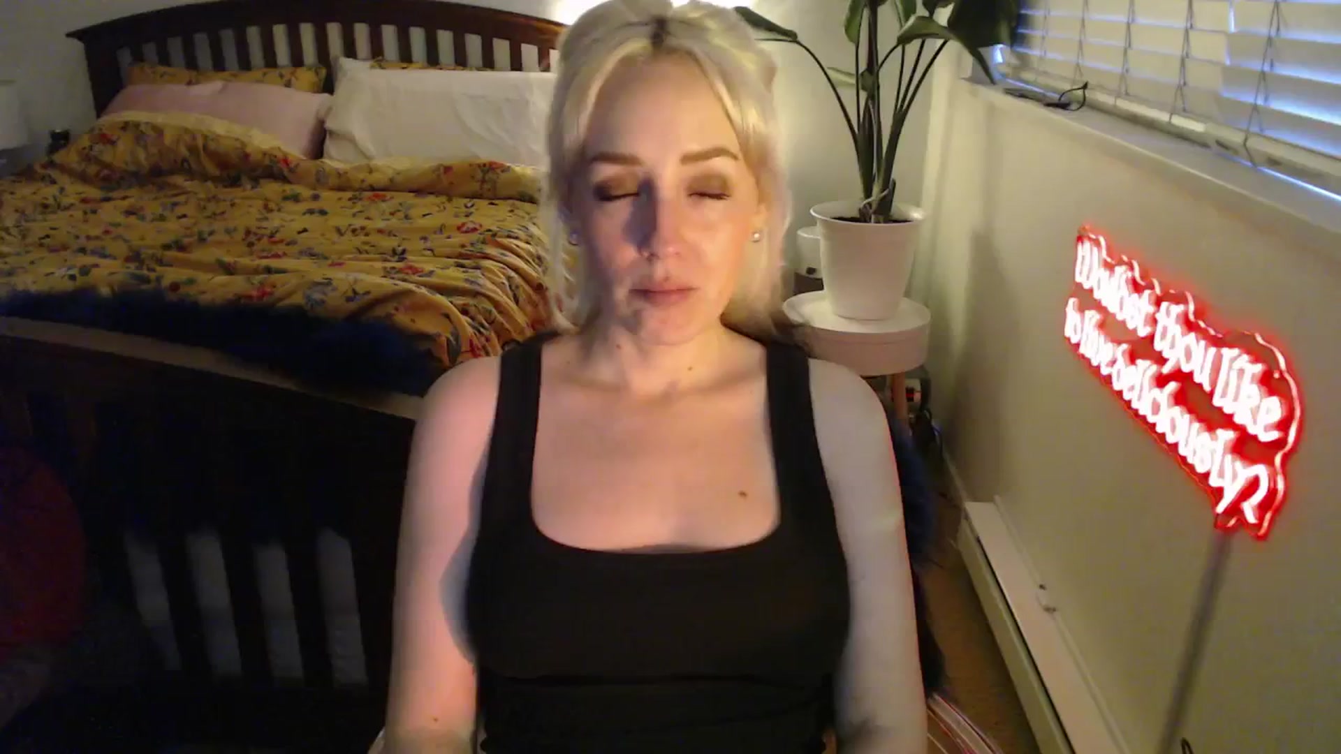 Gallery image thumbnail from NahlaHoney's myfreecams stream on, 03/28/2025, 04:19 image 4 of 20