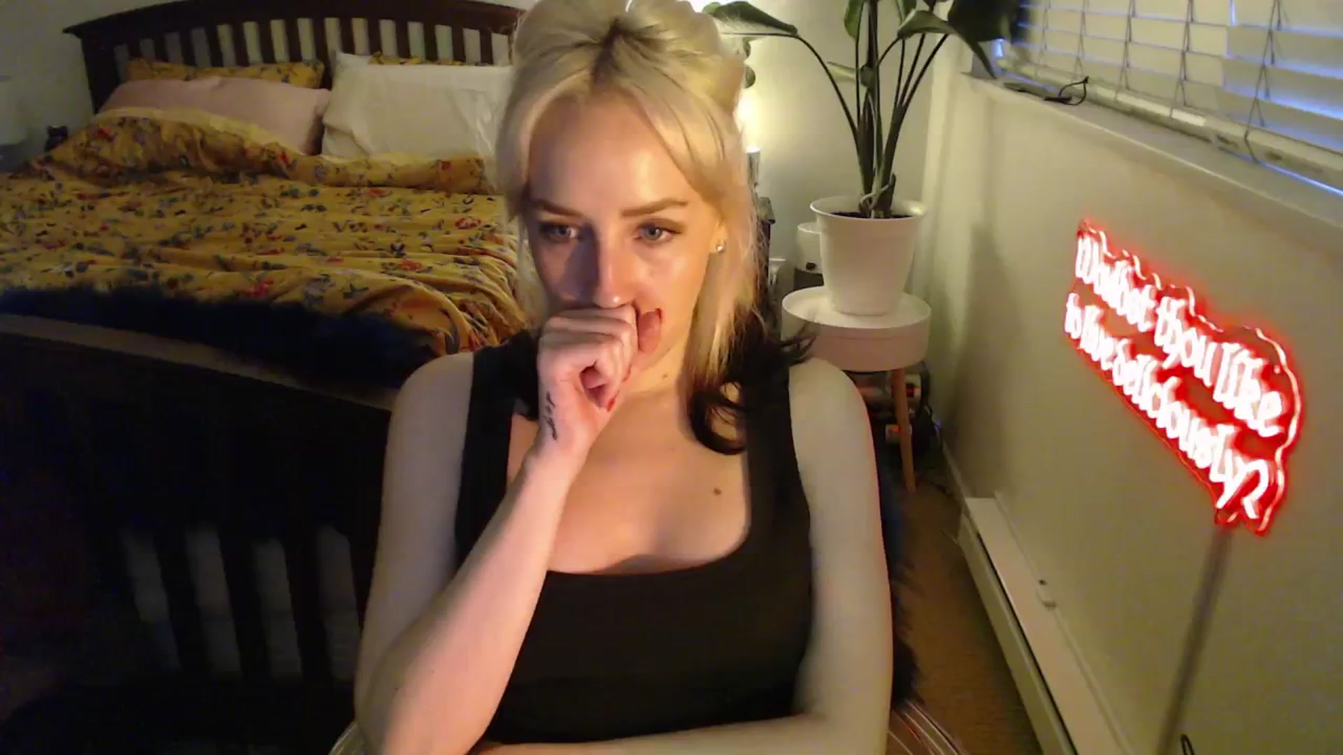 Gallery image thumbnail from NahlaHoney's myfreecams stream on, 03/28/2025, 04:19 image 7 of 20