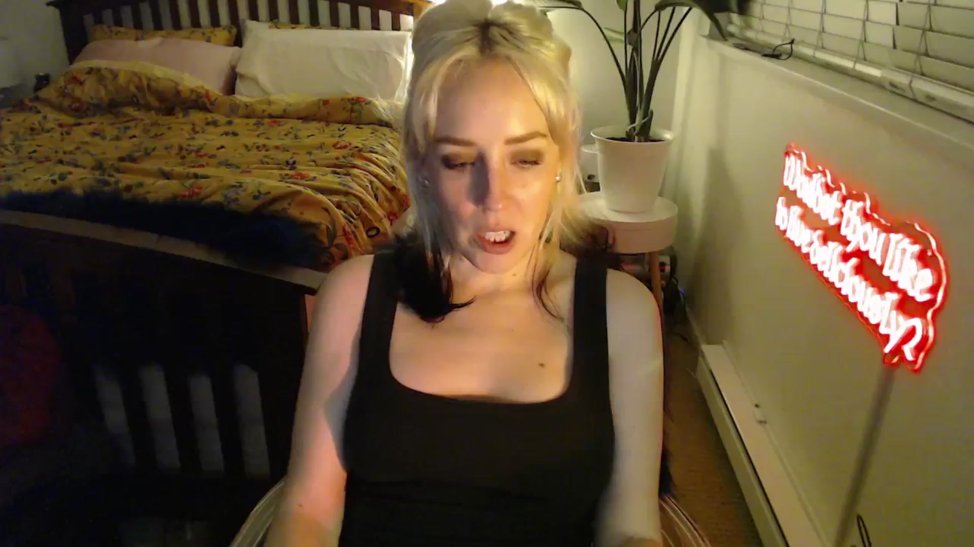 Gallery image thumbnail from NahlaHoney's myfreecams stream on, 03/28/2025, 04:19 image 16 of 20