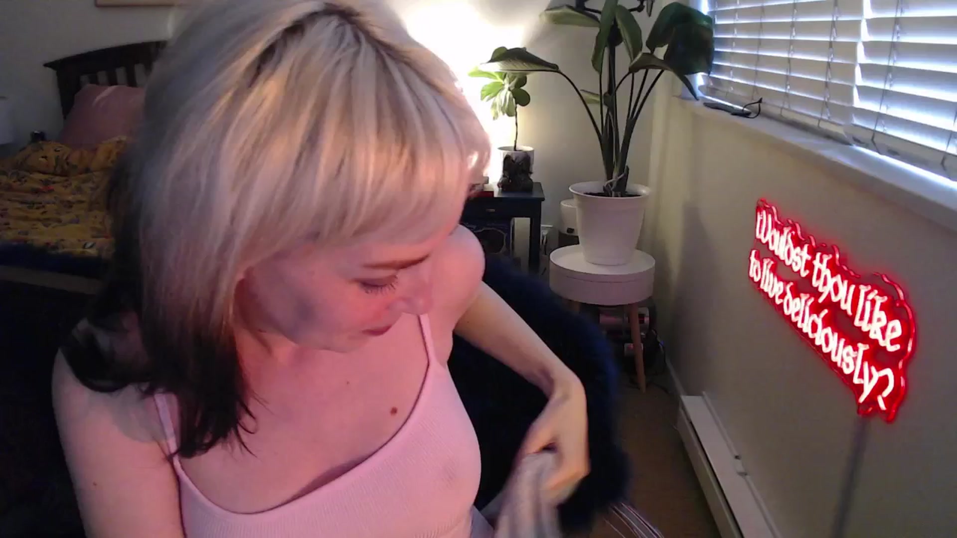 Gallery image thumbnail from NahlaHoney's myfreecams stream on, 03/31/2025, 02:40 image 7 of 20