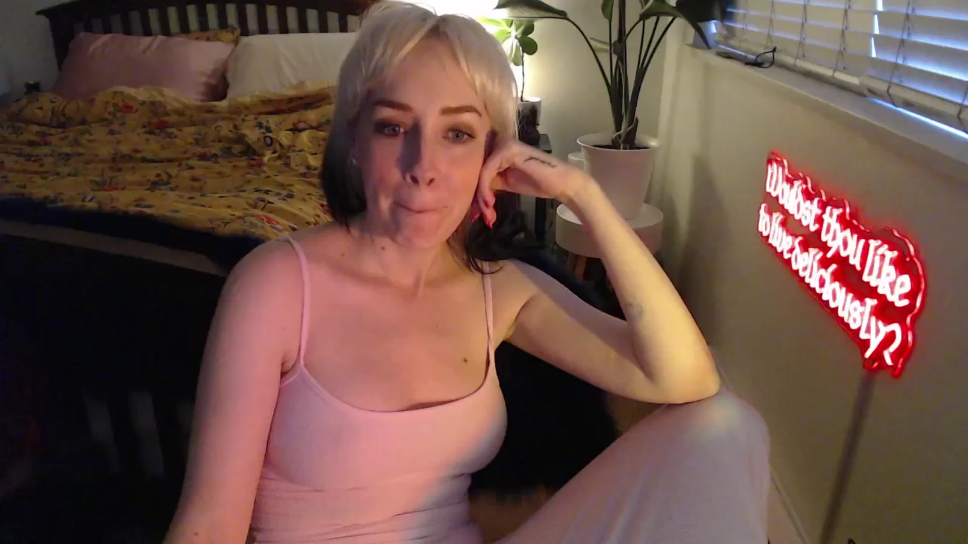 Gallery image thumbnail from NahlaHoney's myfreecams stream on, 03/31/2025, 02:40 image 18 of 20