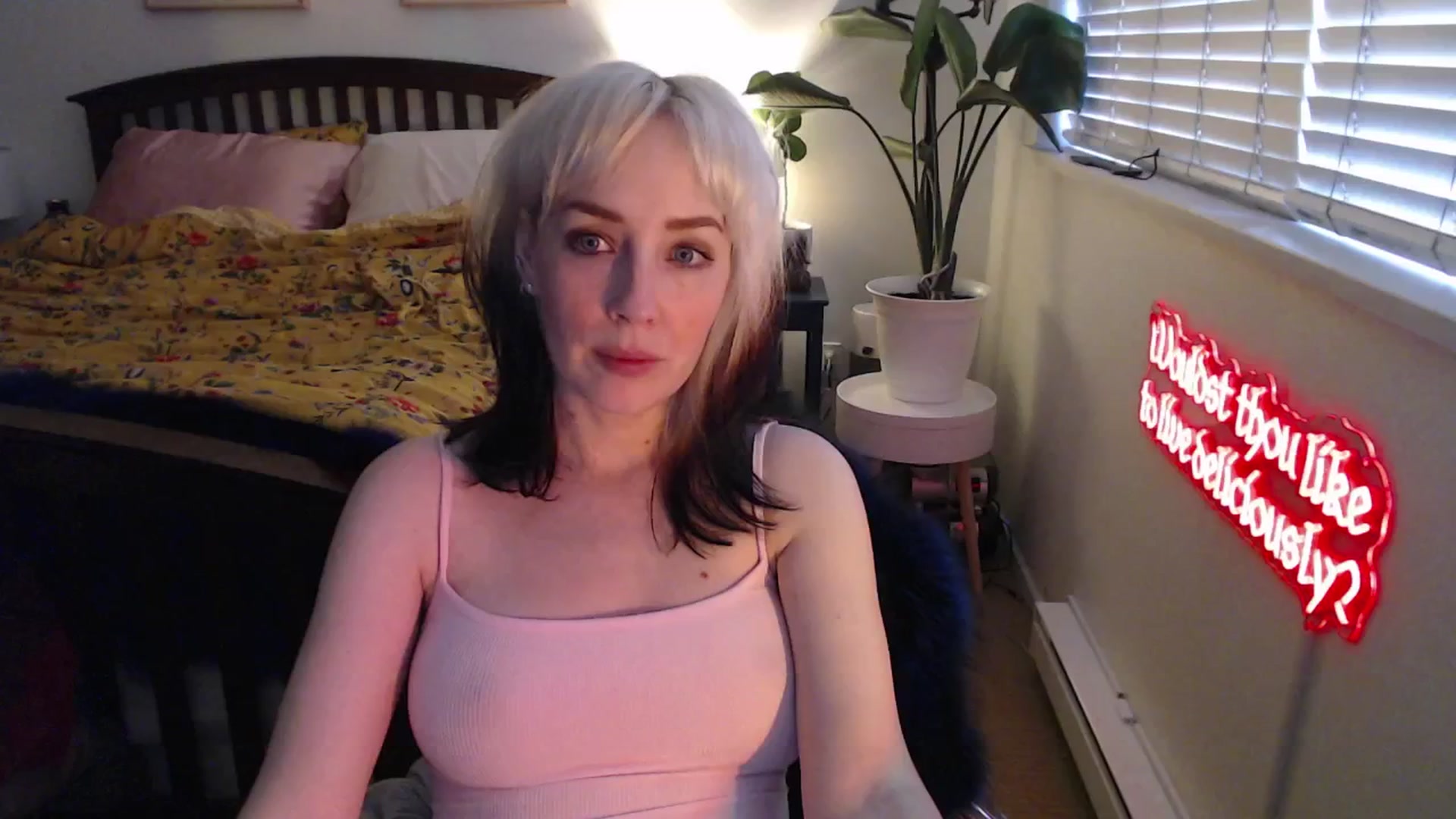 Gallery image thumbnail from NahlaHoney's myfreecams stream on, 03/31/2025, 02:40 image 8 of 20