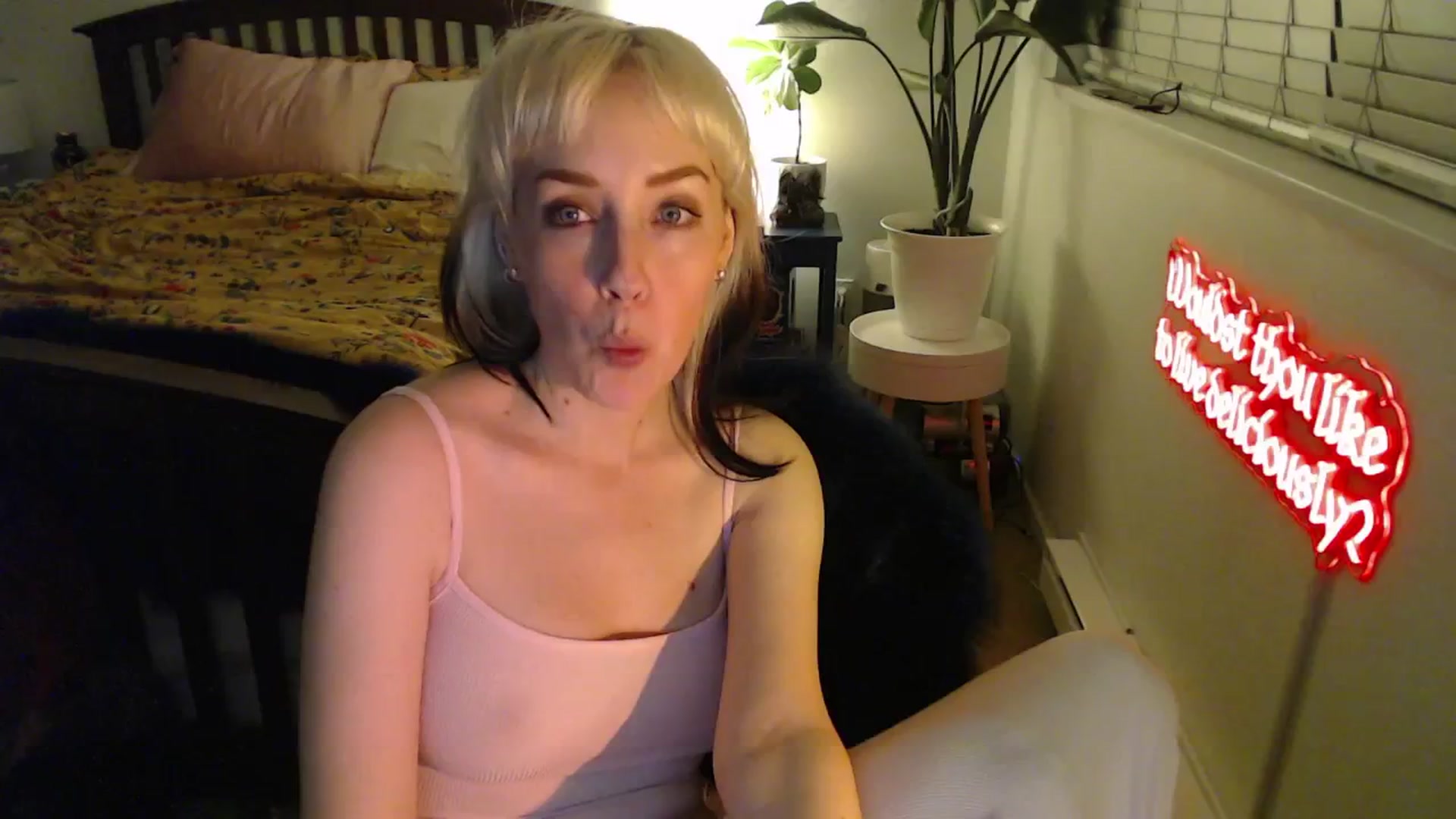 Gallery image thumbnail from NahlaHoney's myfreecams stream on, 03/31/2025, 03:50 image 19 of 20