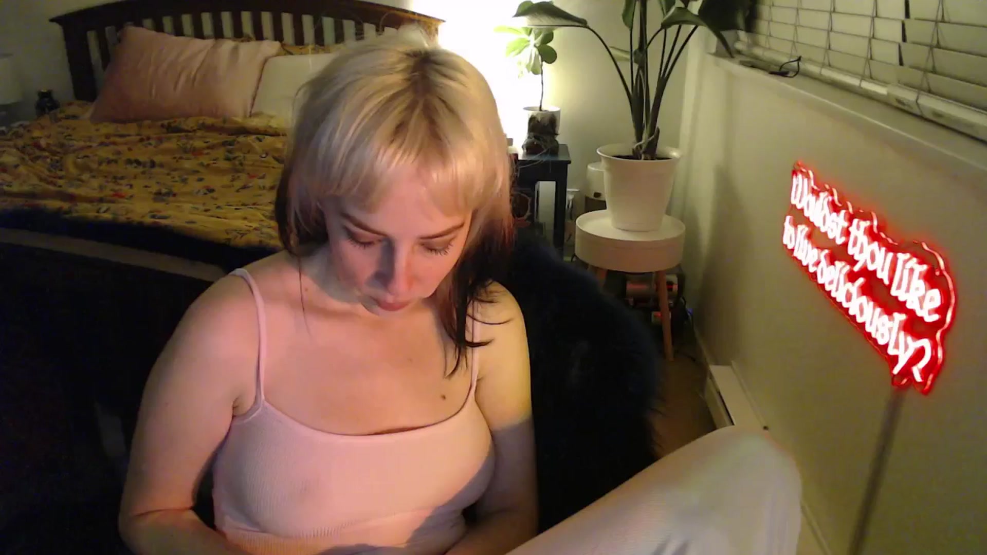 Gallery image thumbnail from NahlaHoney's myfreecams stream on, 03/31/2025, 03:50 image 16 of 20