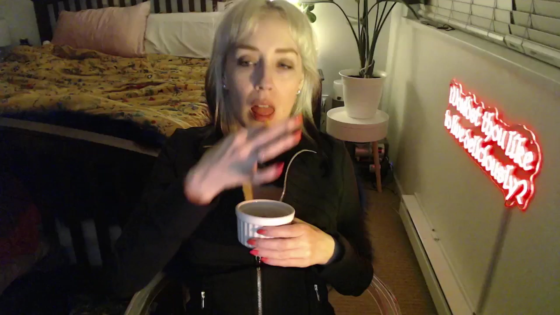 Gallery image thumbnail from NahlaHoney's myfreecams stream on, 04/03/2025, 05:13 image 11 of 20