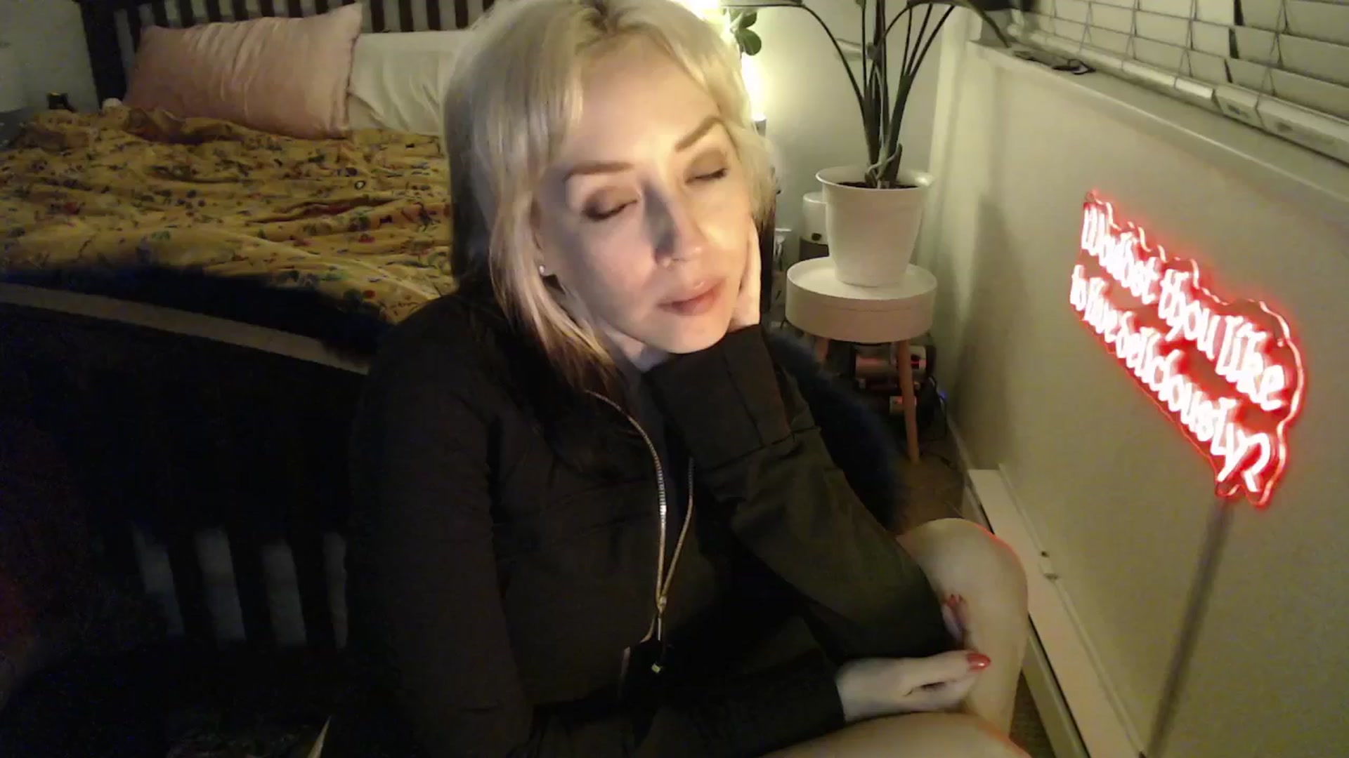 Gallery image thumbnail from NahlaHoney's myfreecams stream on, 04/03/2025, 05:13 image 1 of 20