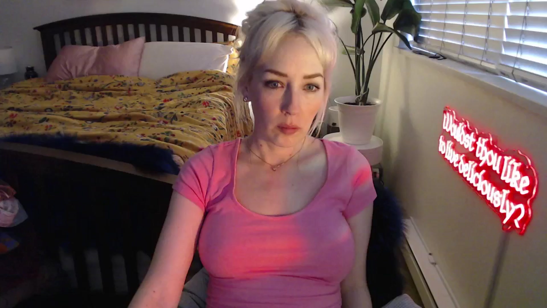 Gallery image thumbnail from NahlaHoney's myfreecams stream on, 04/08/2025, 04:53 image 1 of 20