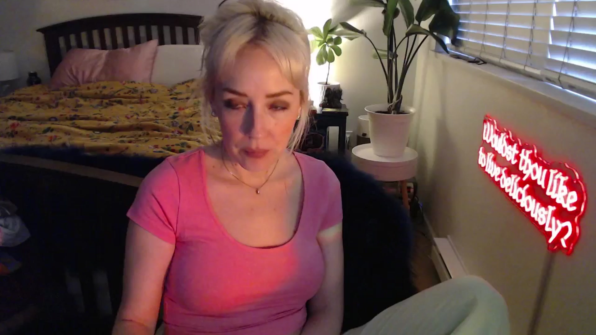 Gallery image thumbnail from NahlaHoney's myfreecams stream on, 04/08/2025, 04:53 image 3 of 20