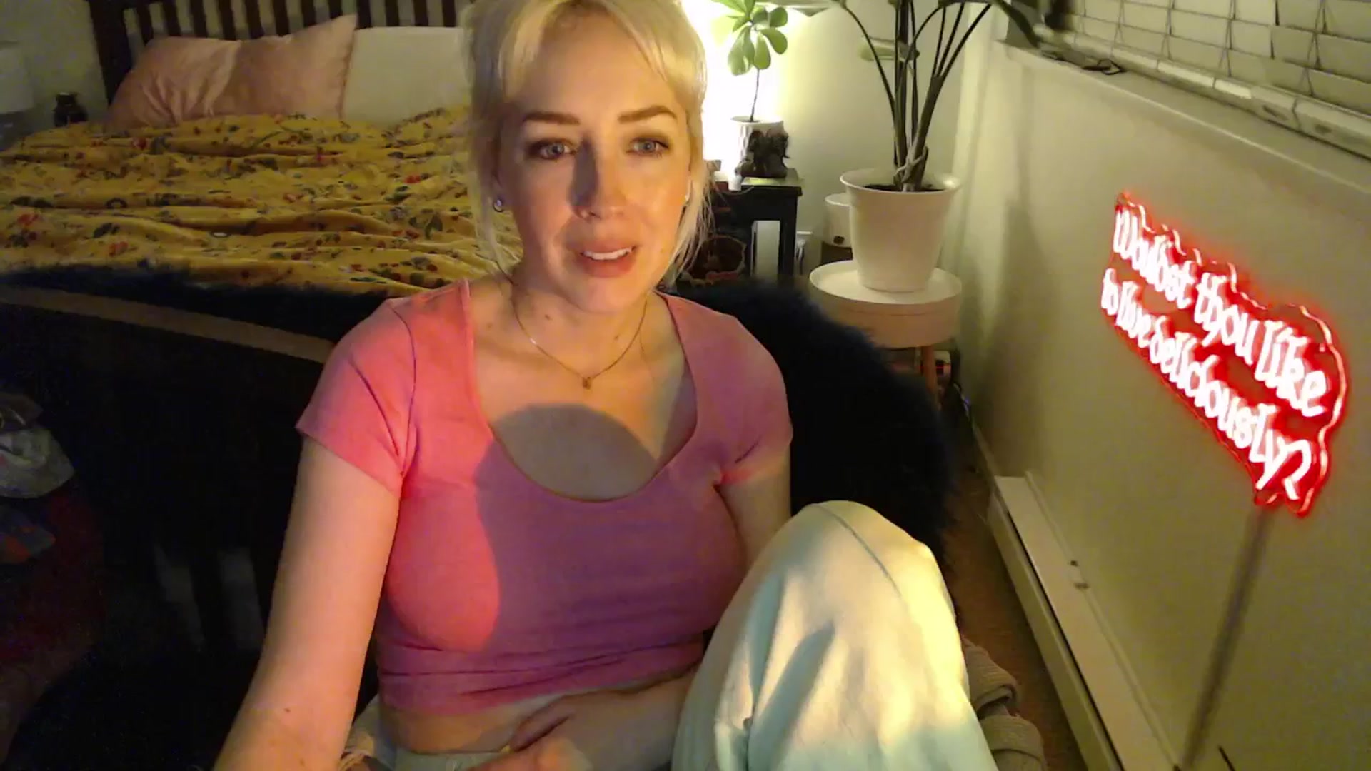 Gallery image thumbnail from NahlaHoney's myfreecams stream on, 04/08/2025, 04:53 image 15 of 20