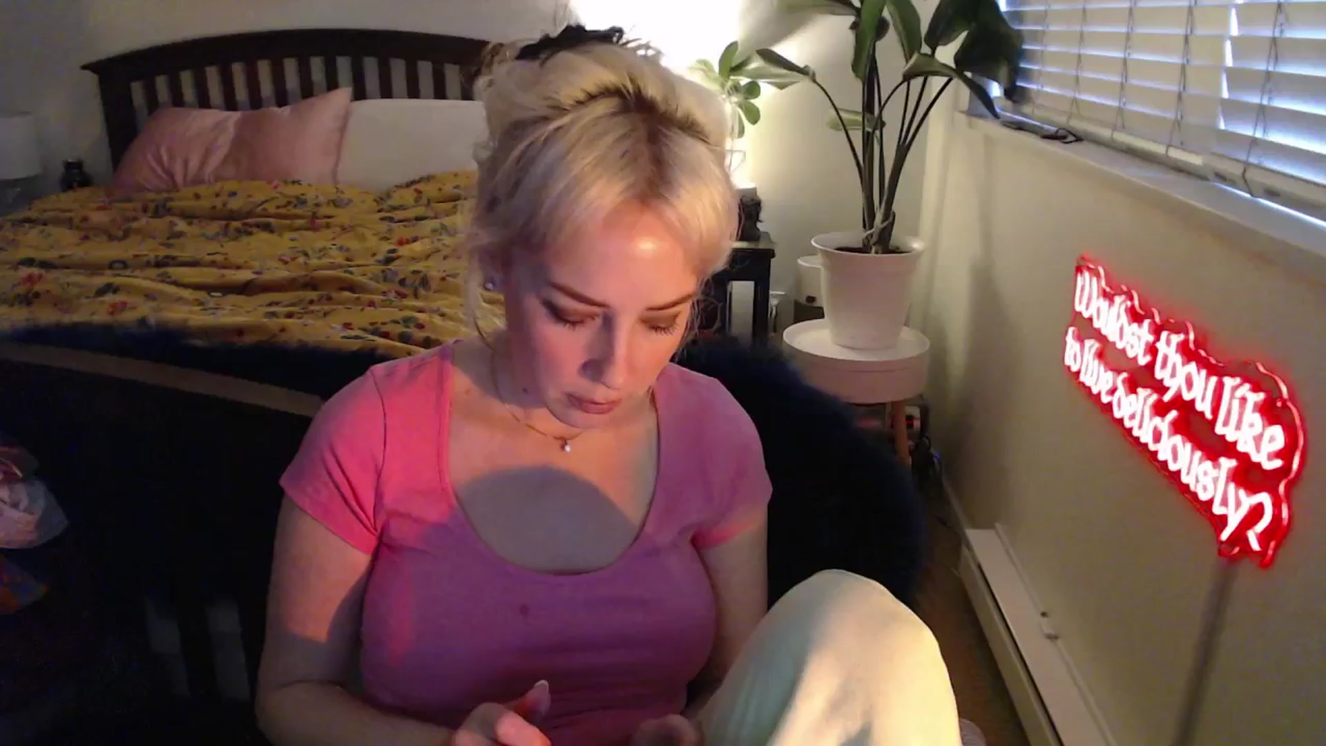 Gallery image thumbnail from NahlaHoney's myfreecams stream on, 04/08/2025, 04:53 image 4 of 20