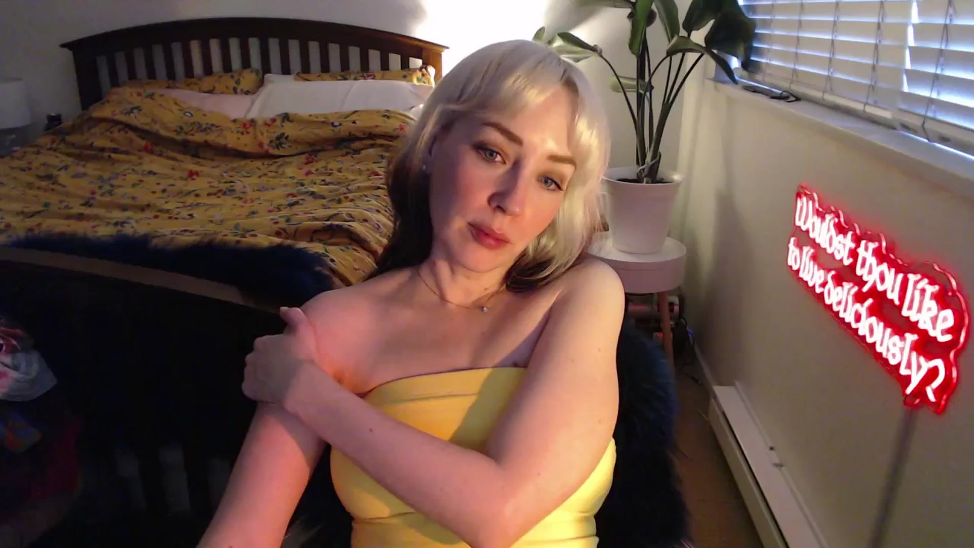 Gallery image thumbnail from NahlaHoney's myfreecams stream on, 04/09/2025, 03:31 image 4 of 20