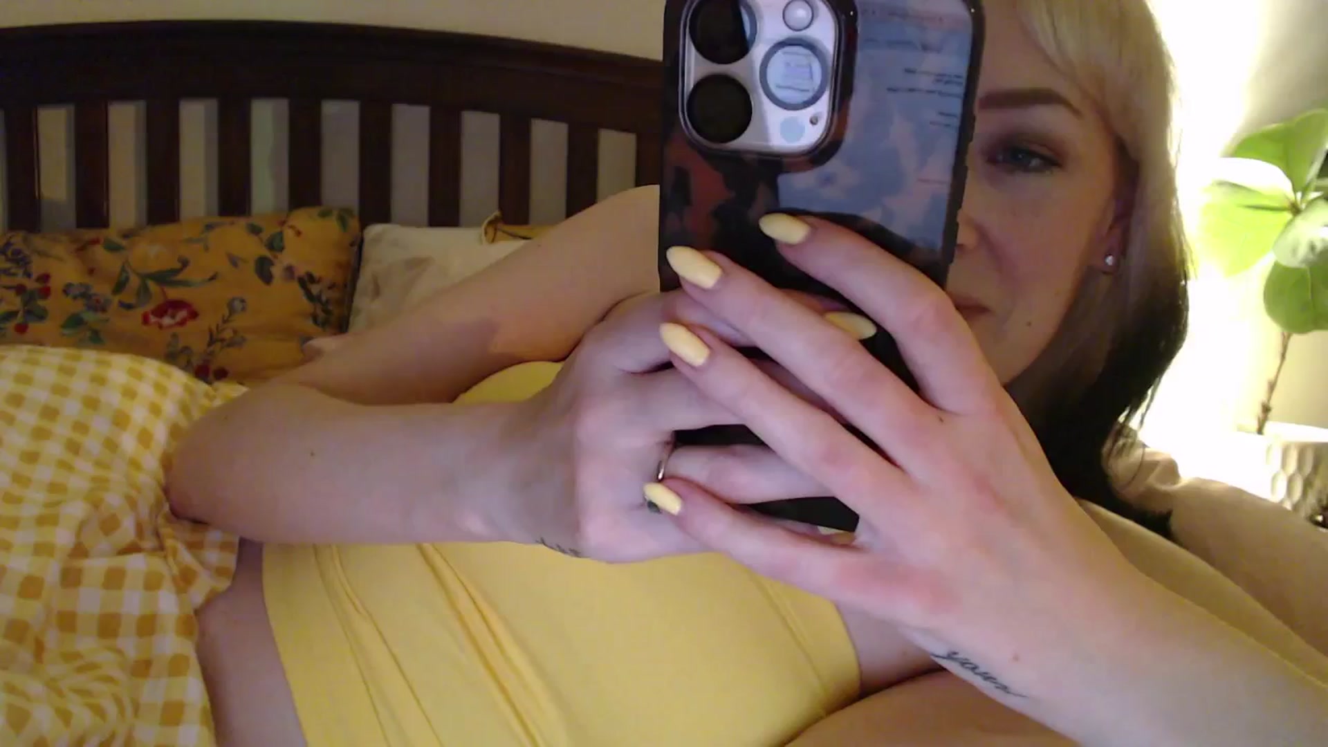 Gallery image thumbnail from NahlaHoney's myfreecams stream on, 04/09/2025, 05:07 image 12 of 20