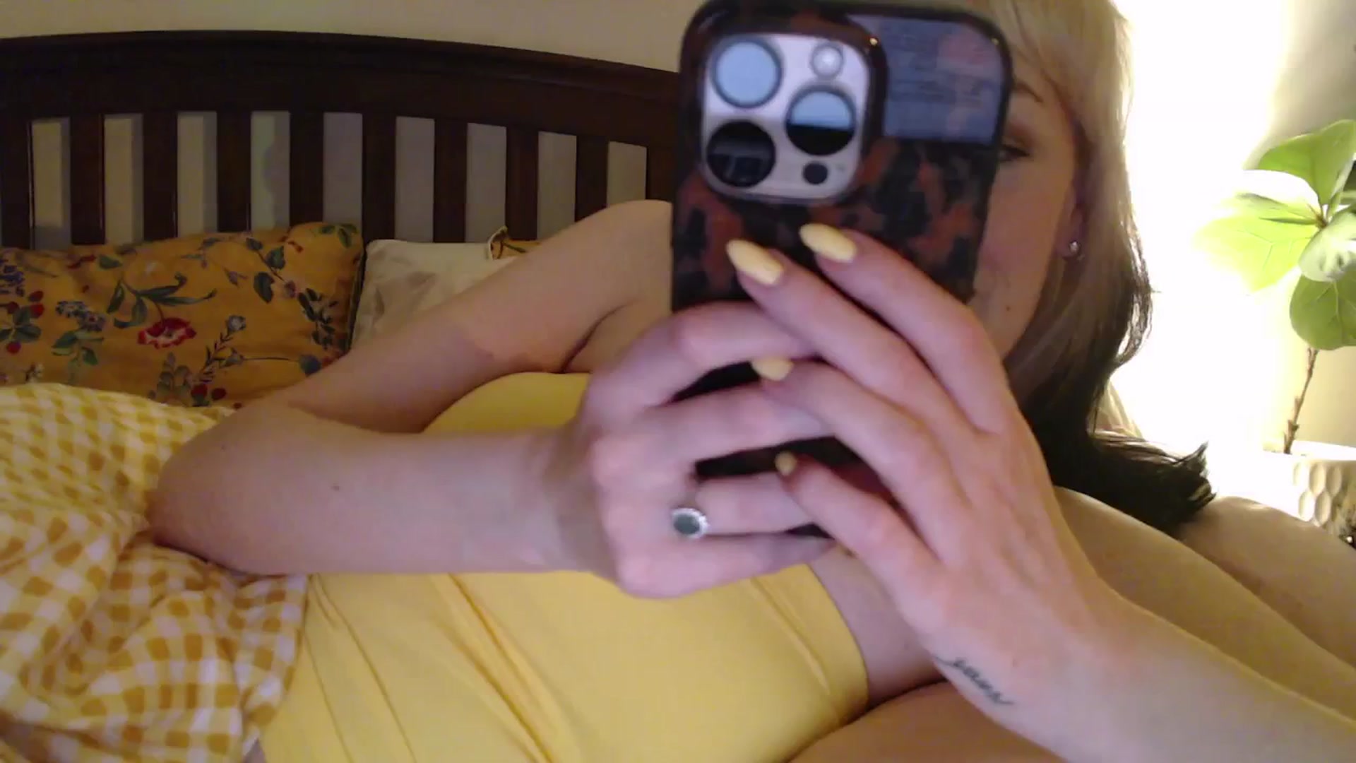 Gallery image thumbnail from NahlaHoney's myfreecams stream on, 04/09/2025, 05:07 image 5 of 20