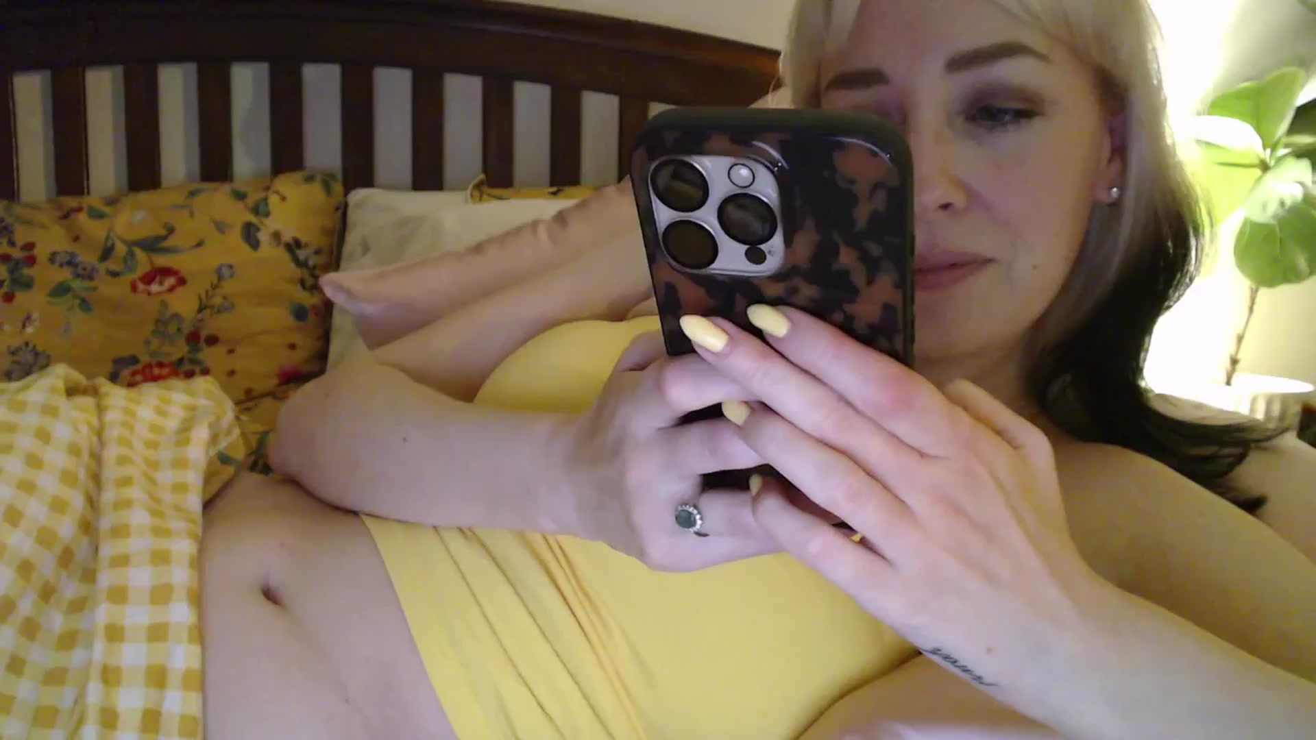 Gallery image thumbnail from NahlaHoney's myfreecams stream on, 04/09/2025, 05:07 image 20 of 20