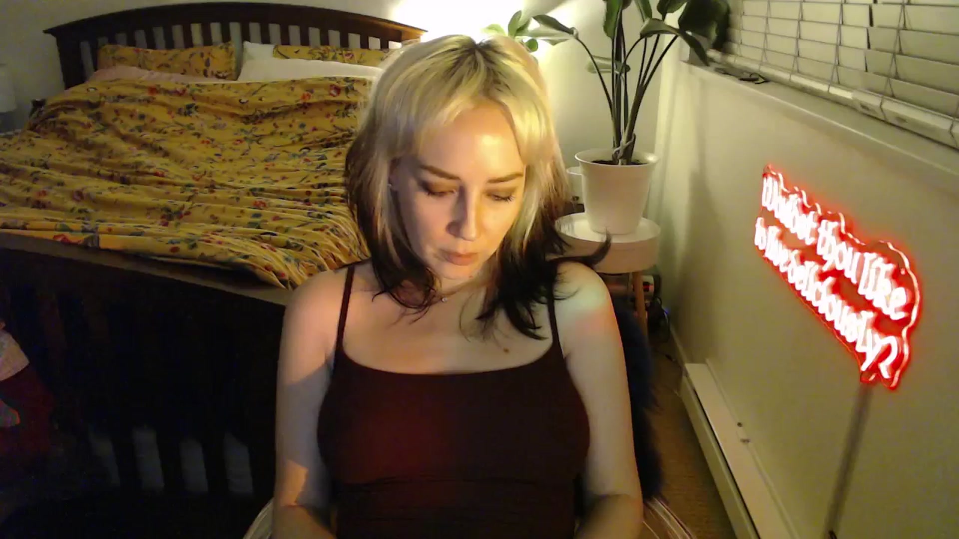 Gallery image thumbnail from NahlaHoney's myfreecams stream on, 04/11/2025, 05:01 image 9 of 20