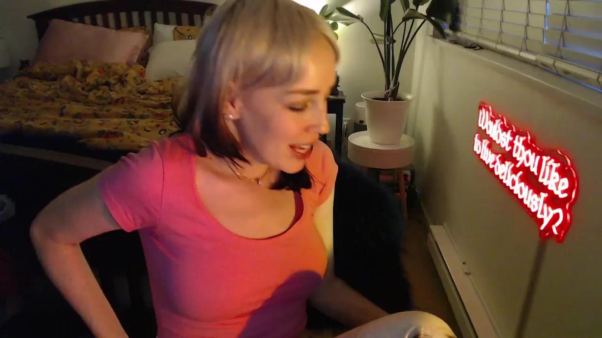 Gallery image thumbnail from NahlaHoney's myfreecams stream on, 04/16/2025, 03:23 image 18 of 20