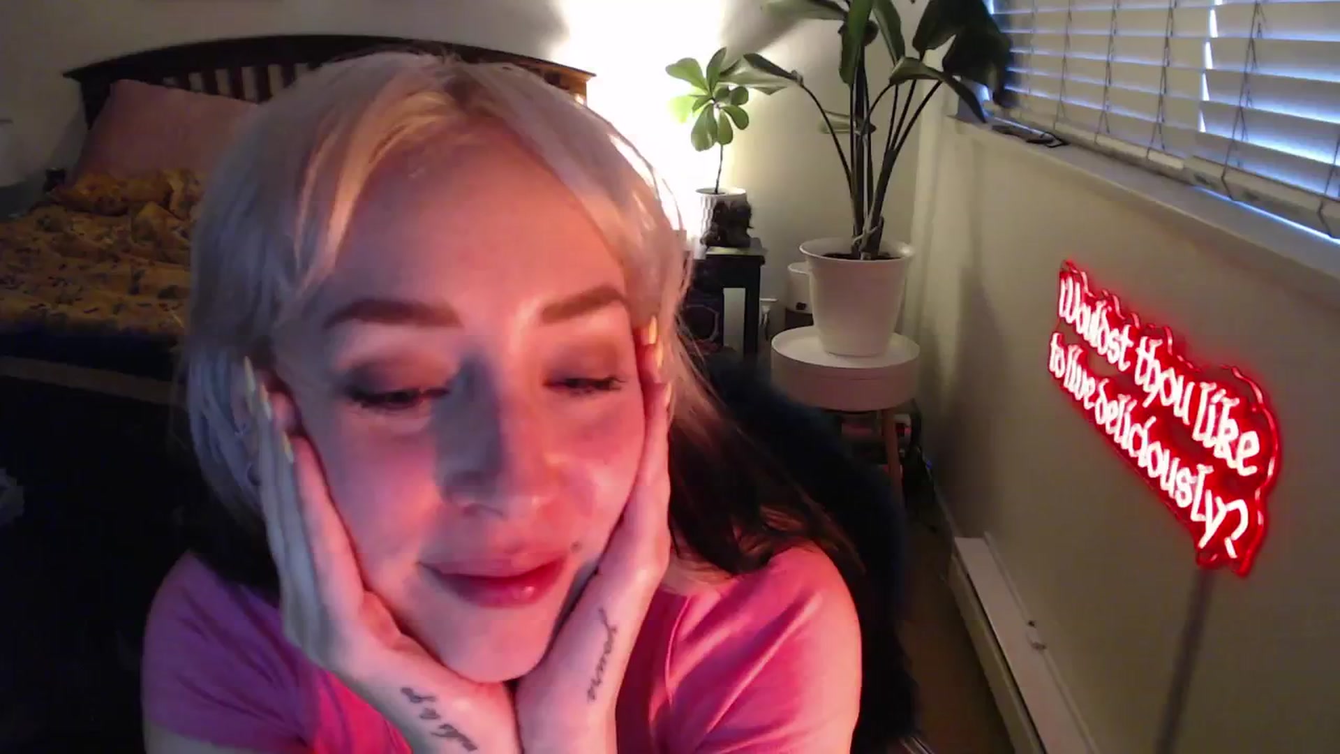 Gallery image thumbnail from NahlaHoney's myfreecams stream on, 04/16/2025, 03:23 image 2 of 20