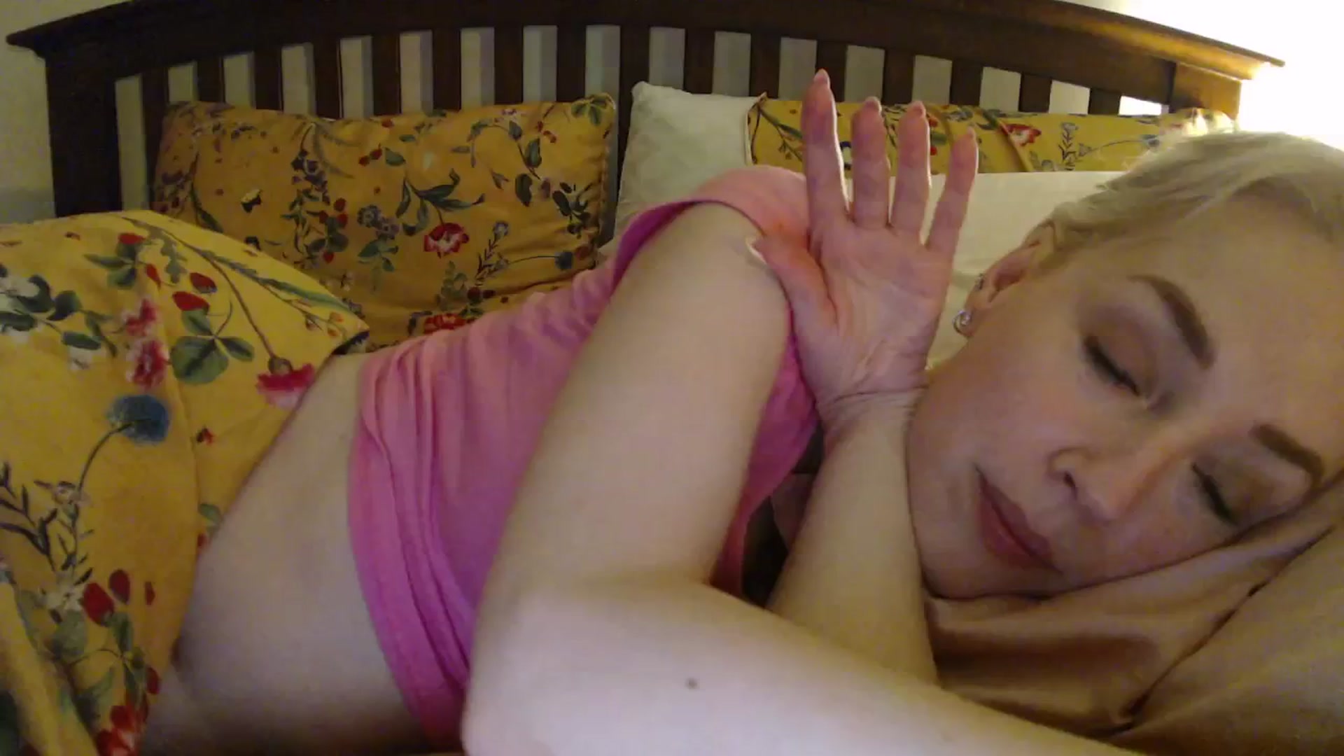 Gallery image thumbnail from NahlaHoney's myfreecams stream on, 04/16/2025, 04:19 image 14 of 20