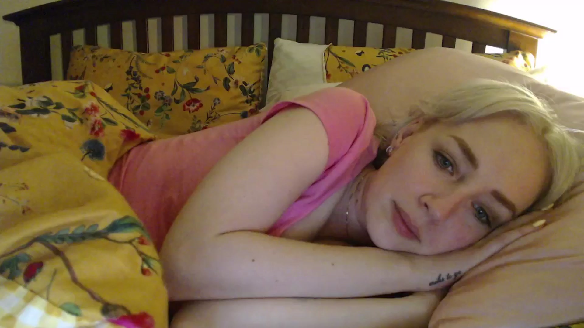Gallery image thumbnail from NahlaHoney's myfreecams stream on, 04/16/2025, 04:19 image 1 of 20