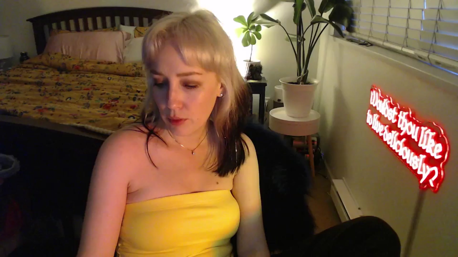 Gallery image thumbnail from NahlaHoney's myfreecams stream on, 04/17/2025, 05:05 image 10 of 20