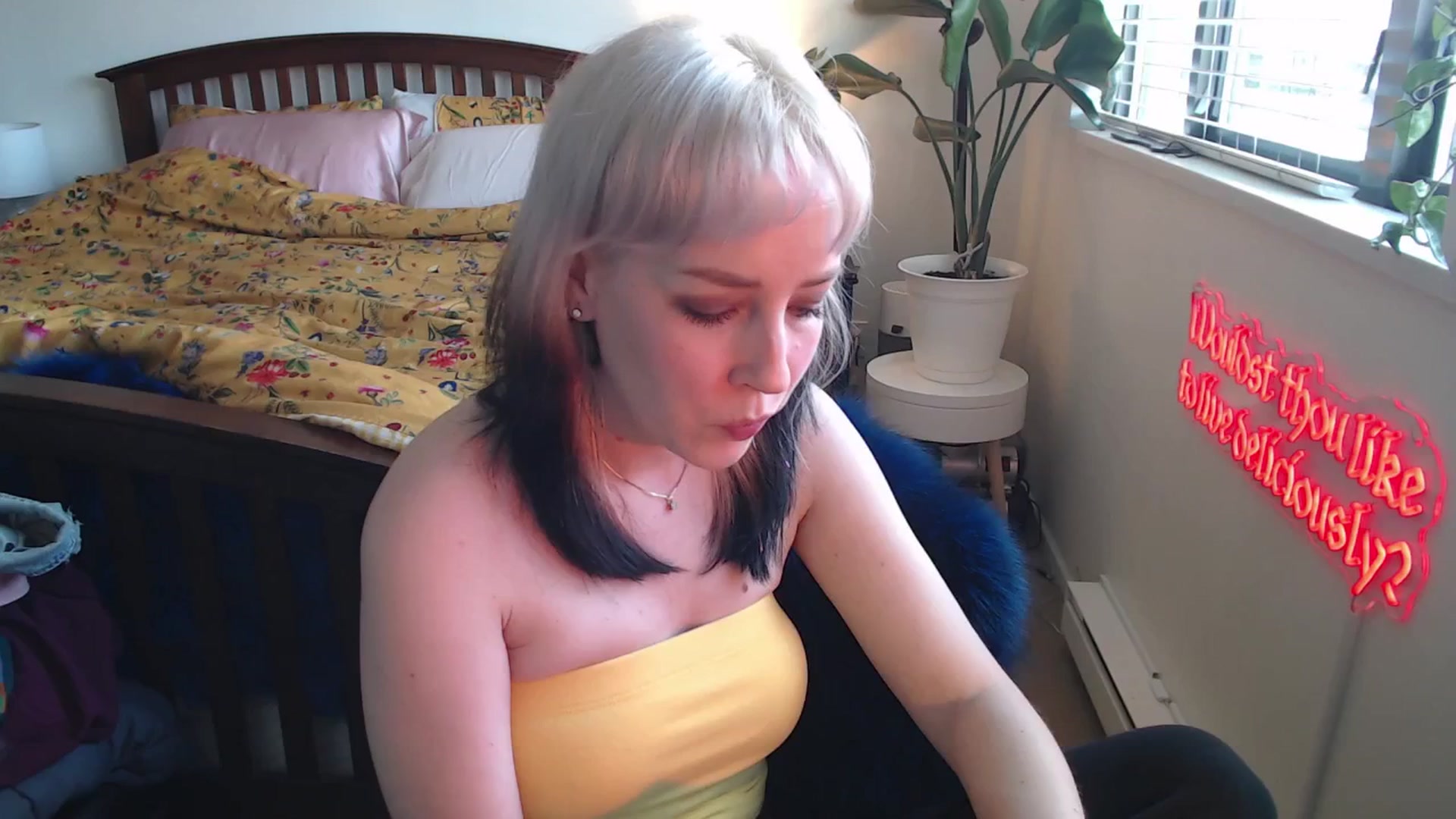 Gallery image thumbnail from NahlaHoney's myfreecams stream on, 04/17/2025, 05:05 image 2 of 20