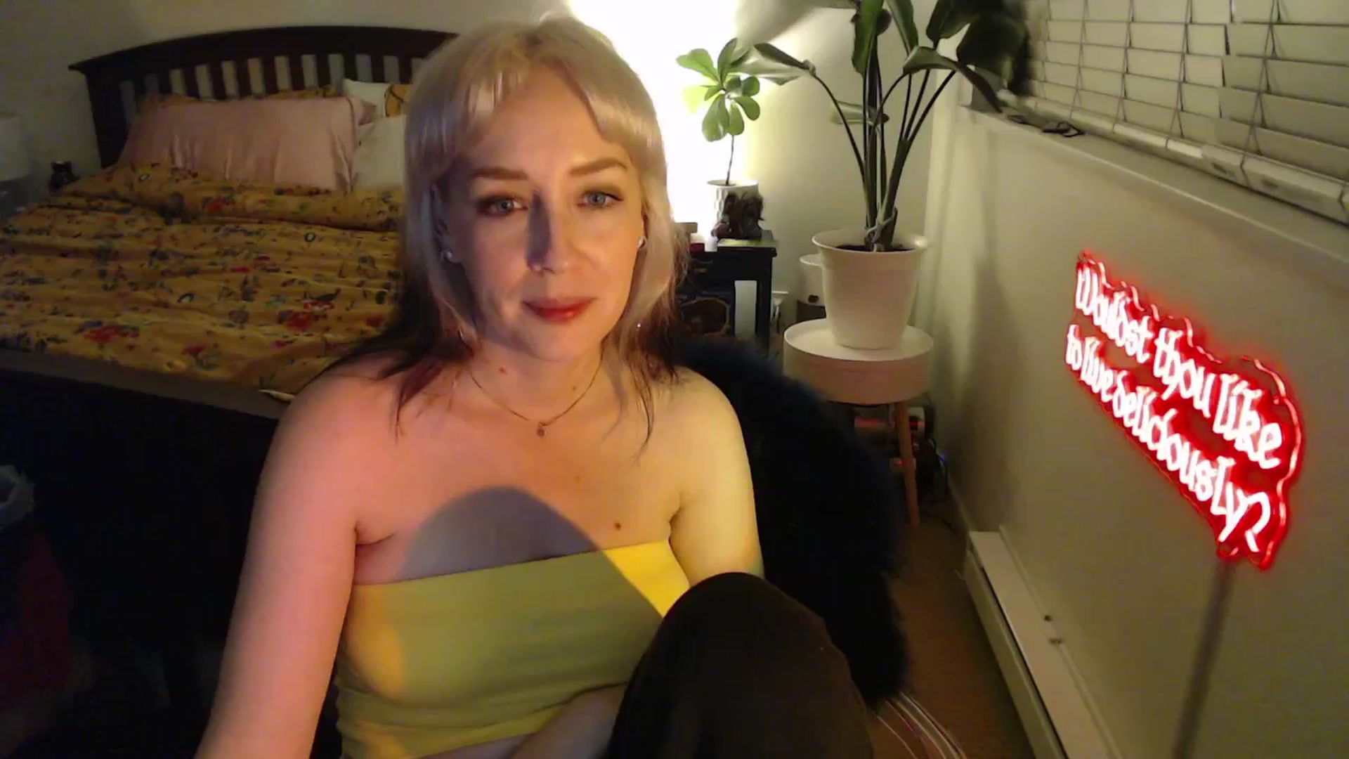 Gallery image thumbnail from NahlaHoney's myfreecams stream on, 04/17/2025, 05:05 image 13 of 20