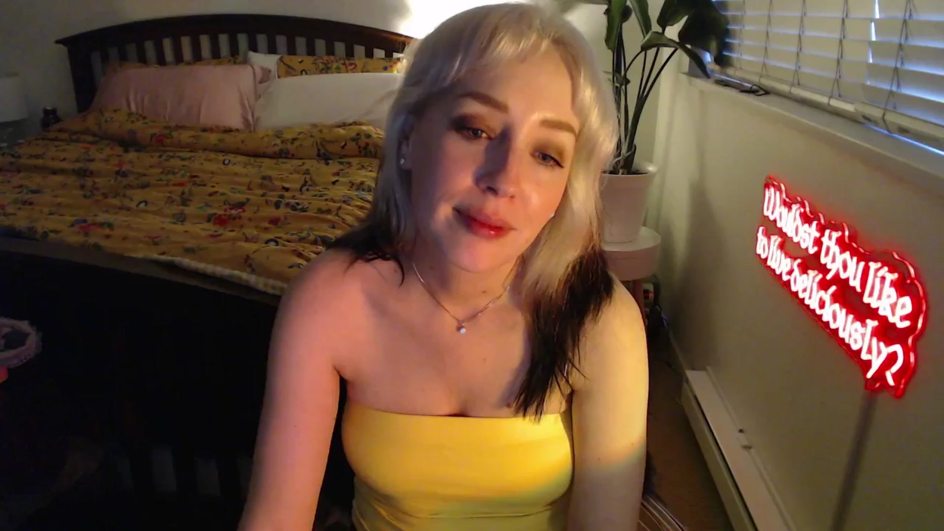 Gallery image thumbnail from NahlaHoney's myfreecams stream on, 04/17/2025, 05:05 image 9 of 20