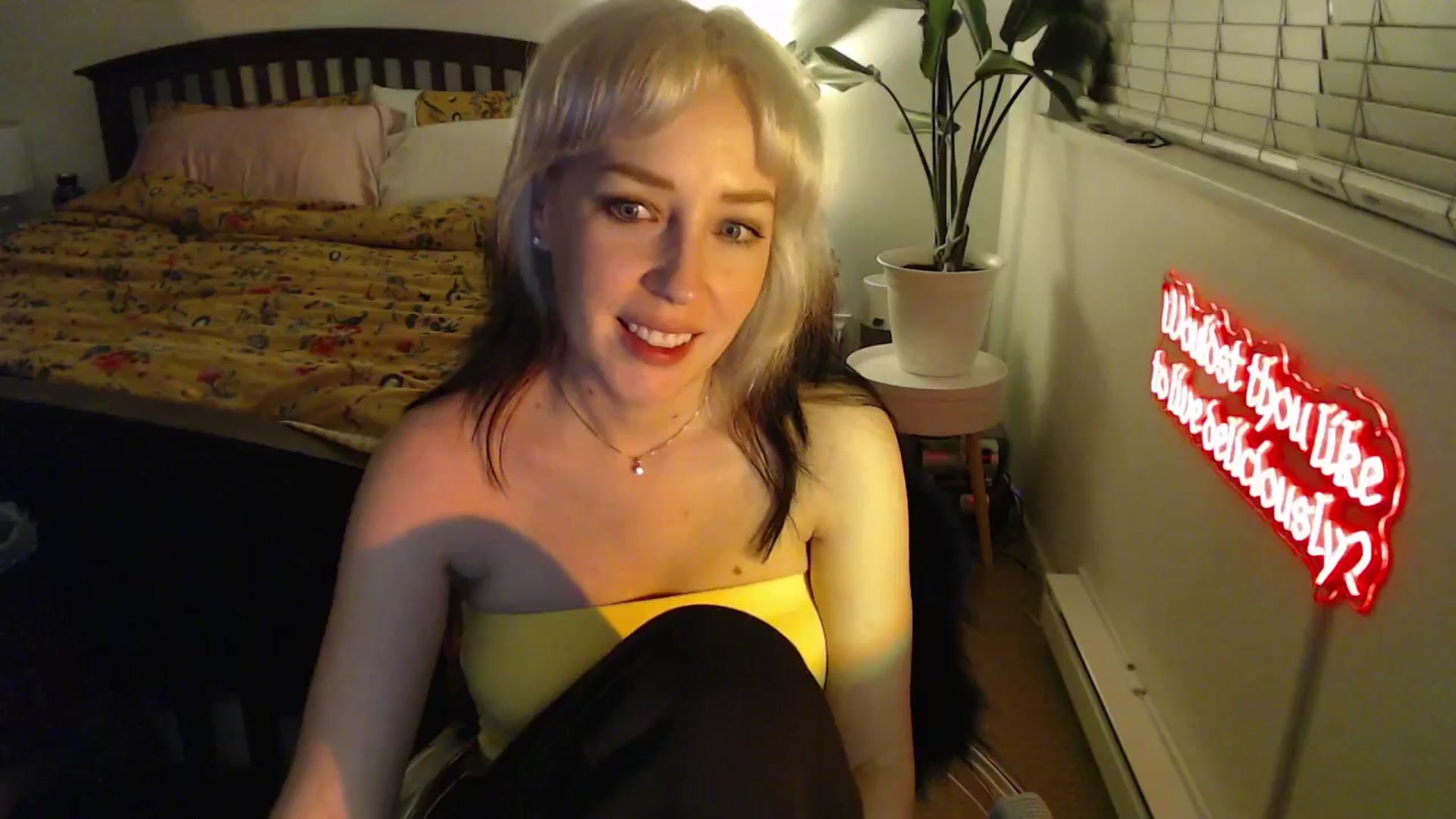 Gallery image thumbnail from NahlaHoney's myfreecams stream on, 04/17/2025, 05:05 image 15 of 20