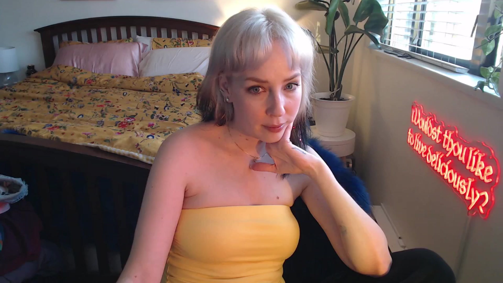 Gallery image thumbnail from NahlaHoney's myfreecams stream on, 04/17/2025, 05:05 image 7 of 20
