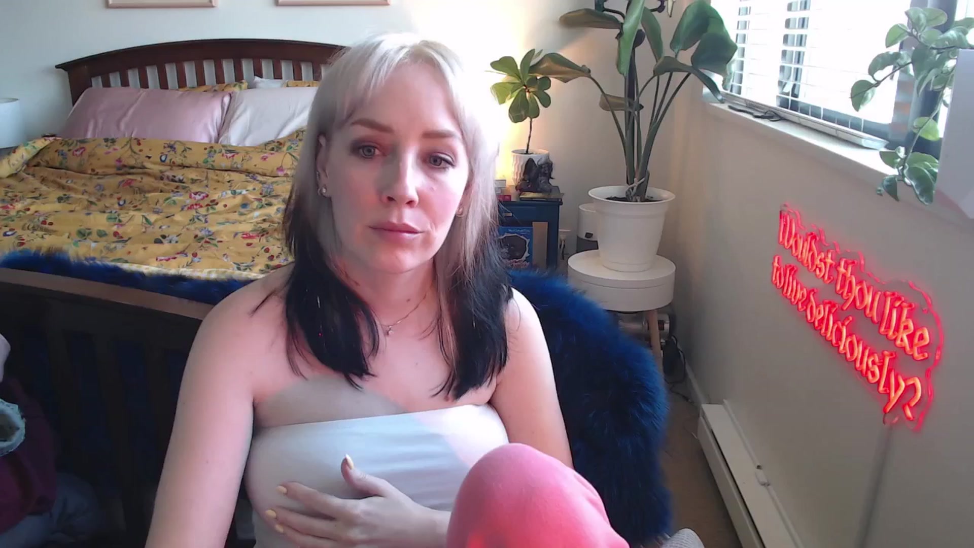 Gallery image thumbnail from NahlaHoney's myfreecams stream on, 04/18/2025, 04:36 image 3 of 20