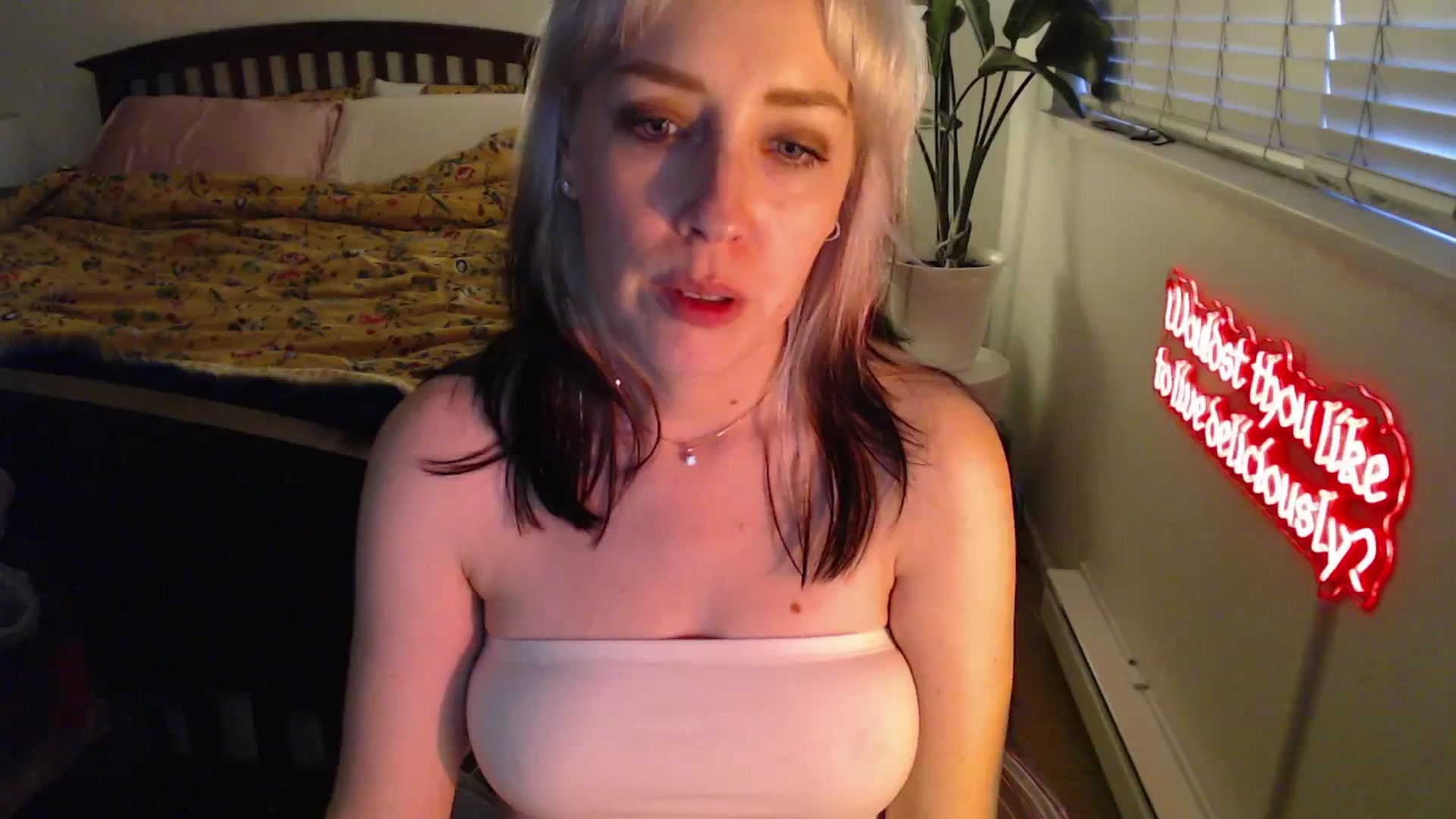 Gallery image thumbnail from NahlaHoney's myfreecams stream on, 04/18/2025, 04:36 image 12 of 20