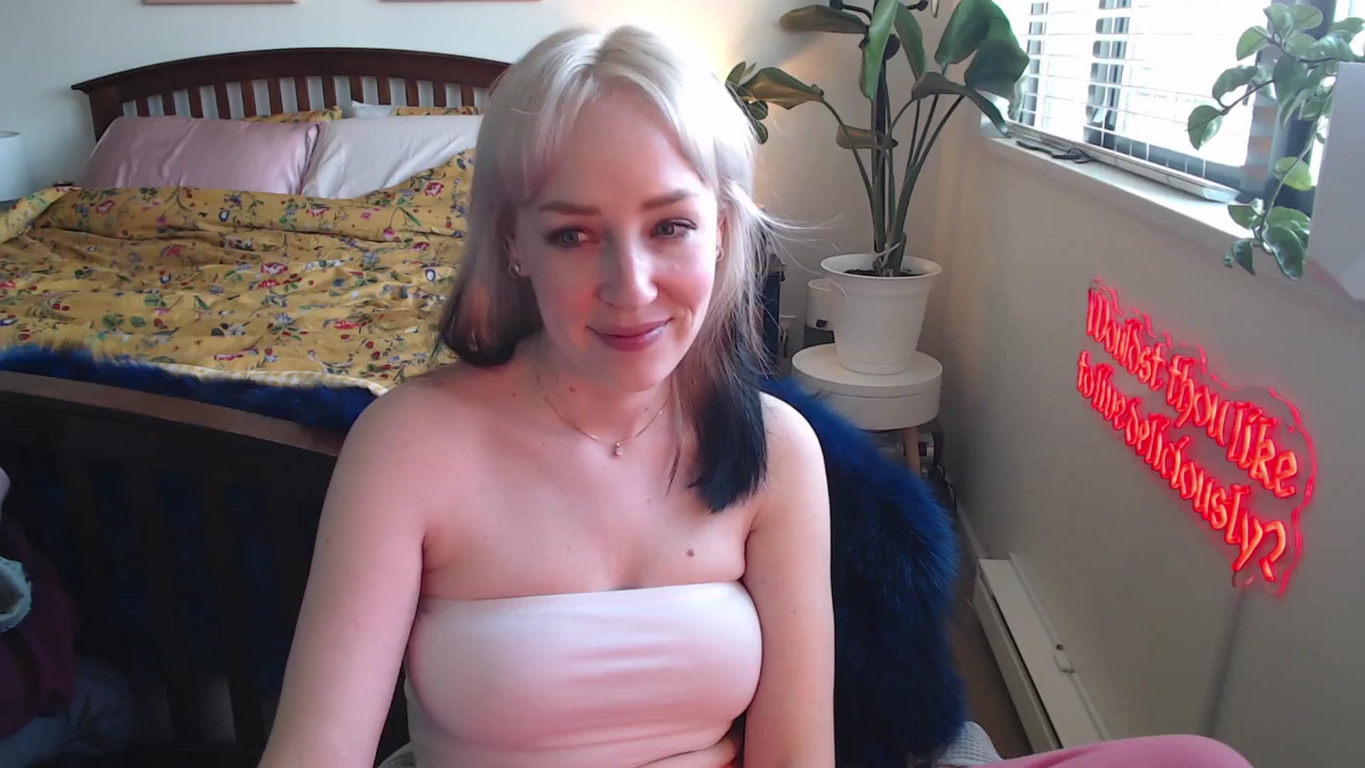 Gallery image thumbnail from NahlaHoney's myfreecams stream on, 04/18/2025, 04:36 image 2 of 20