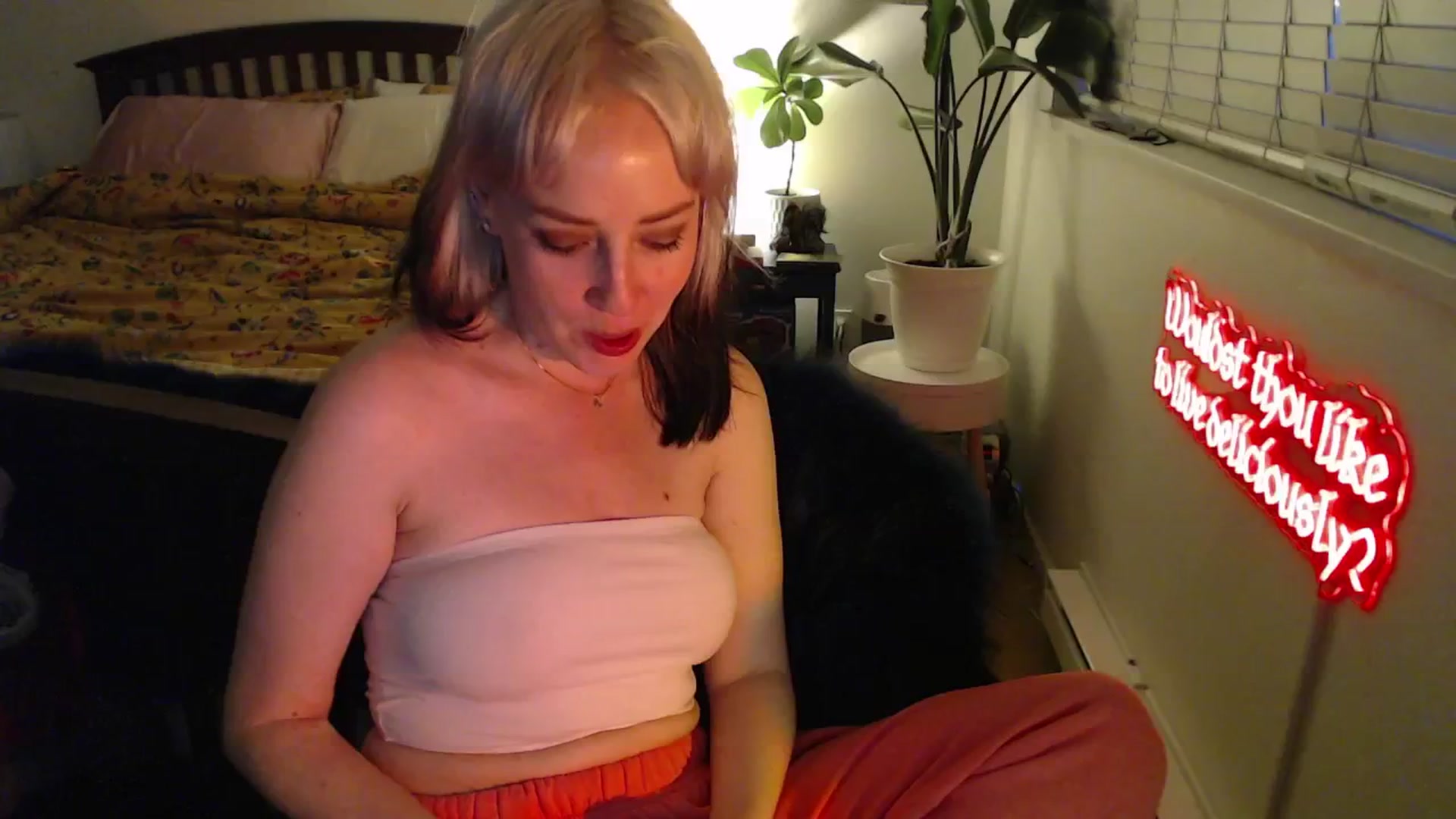 Gallery image thumbnail from NahlaHoney's myfreecams stream on, 04/18/2025, 04:36 image 14 of 20