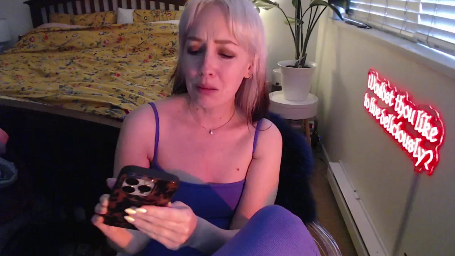 Gallery image thumbnail from NahlaHoney's myfreecams stream on, 04/21/2025, 04:50 image 7 of 20