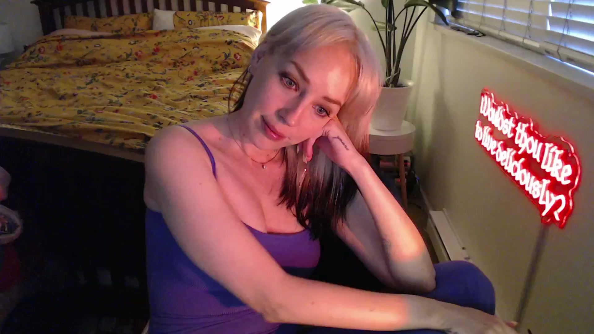 Gallery image thumbnail from NahlaHoney's myfreecams stream on, 04/21/2025, 04:50 image 10 of 20