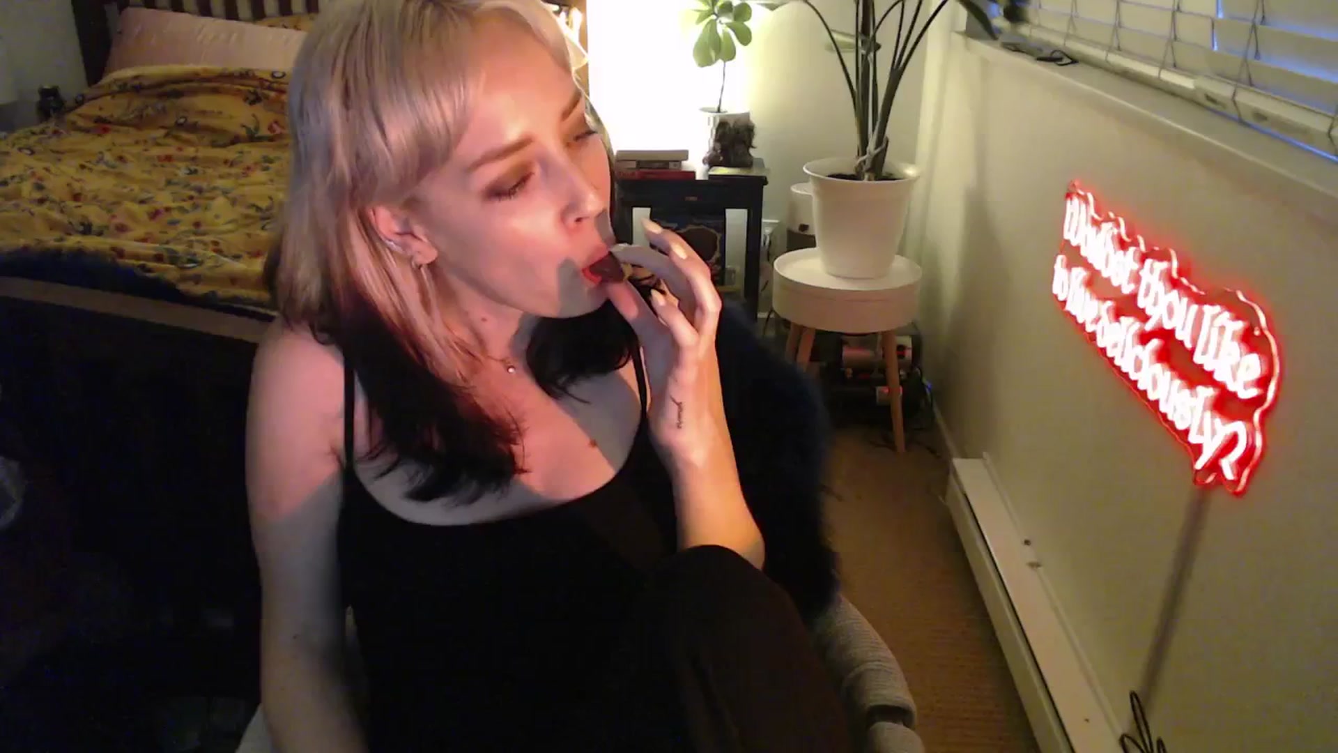 Gallery image thumbnail from NahlaHoney's myfreecams stream on, 04/23/2025, 04:08 image 11 of 20
