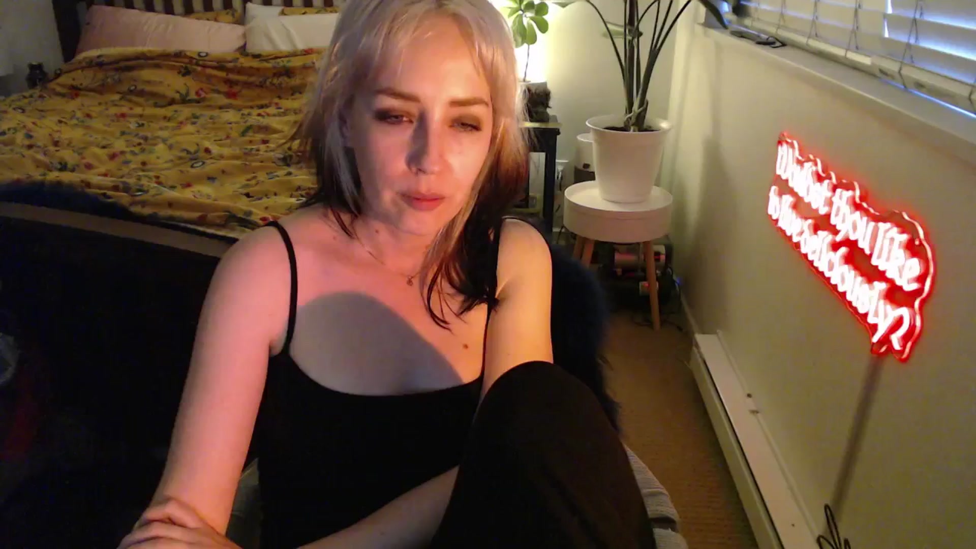 Gallery image thumbnail from NahlaHoney's myfreecams stream on, 04/23/2025, 04:08 image 8 of 20
