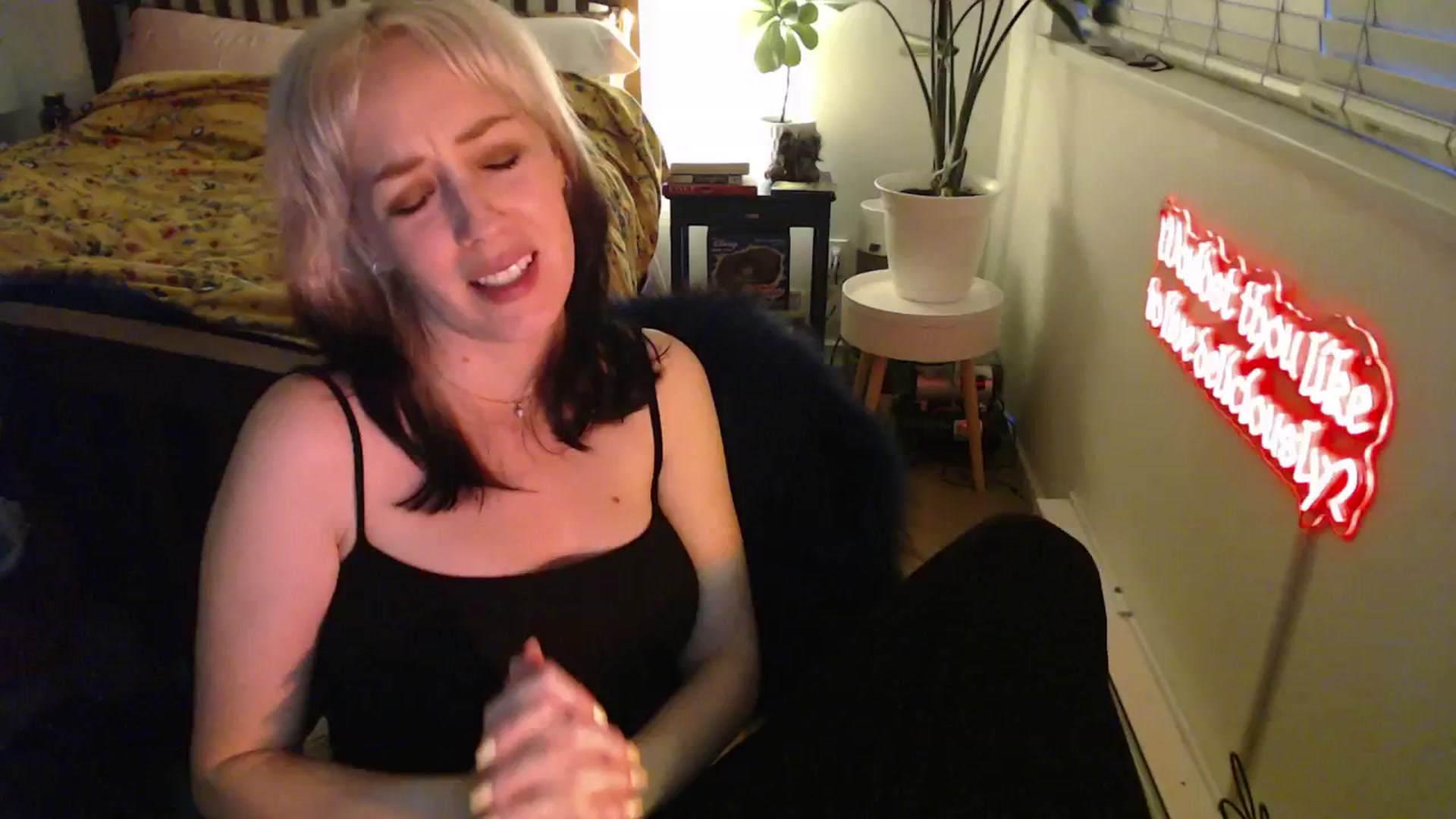 Gallery image thumbnail from NahlaHoney's myfreecams stream on, 04/23/2025, 04:08 image 12 of 20