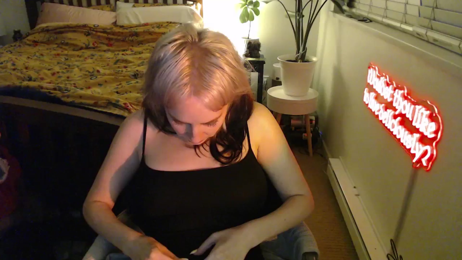 Gallery image thumbnail from NahlaHoney's myfreecams stream on, 04/23/2025, 04:08 image 15 of 20